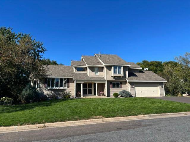 715 Stanwich LN, Mendota Heights, MN 55118