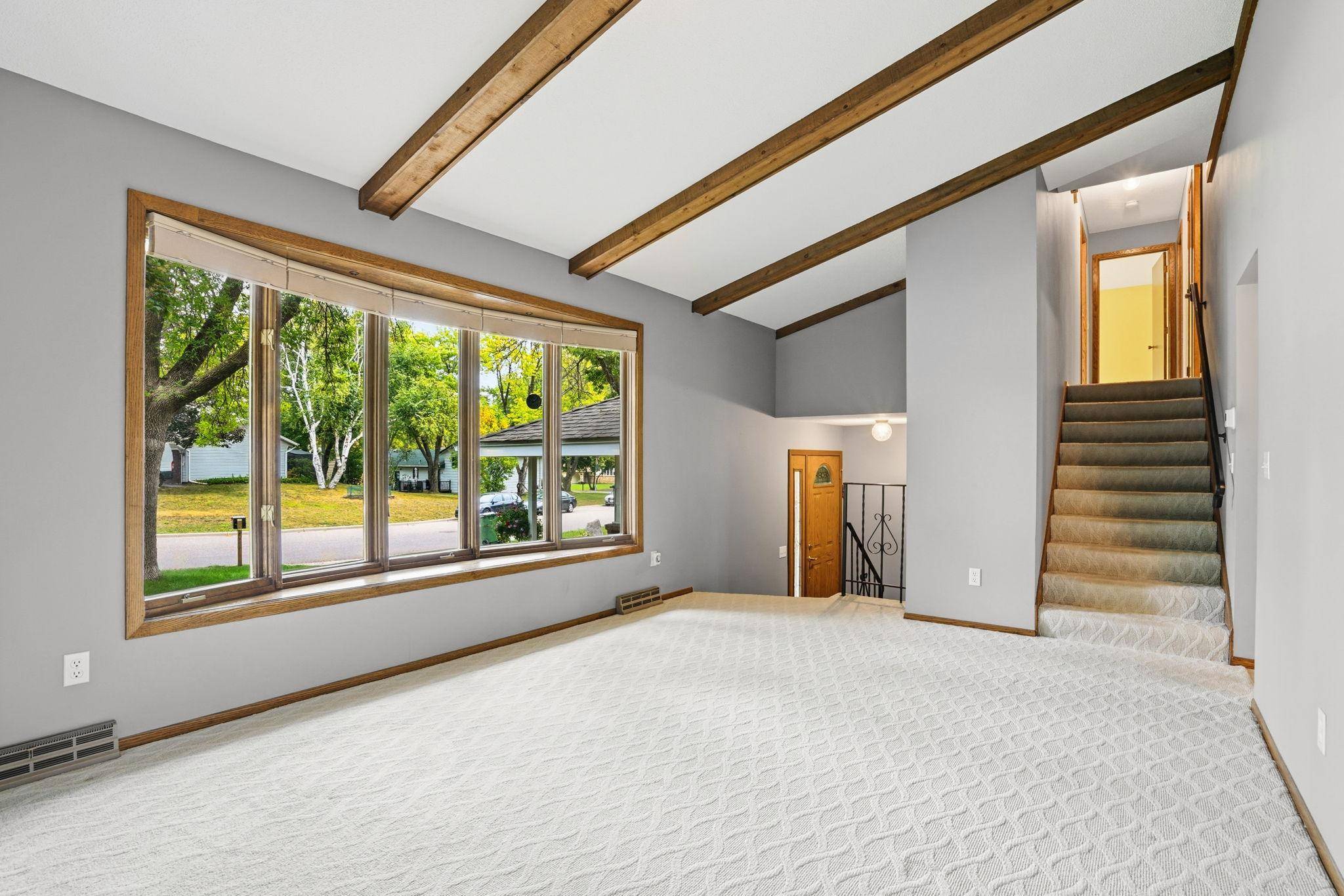 6207 Edgemont BLVD N, Brooklyn Park, MN 55428