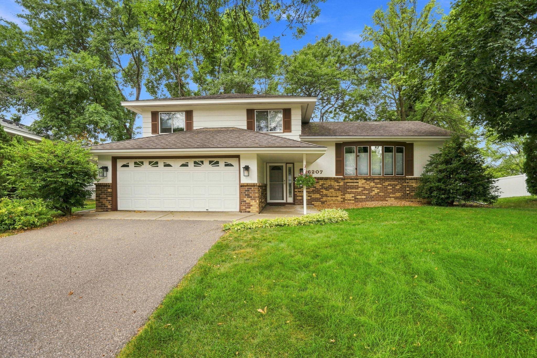 6207 Edgemont BLVD N, Brooklyn Park, MN 55428