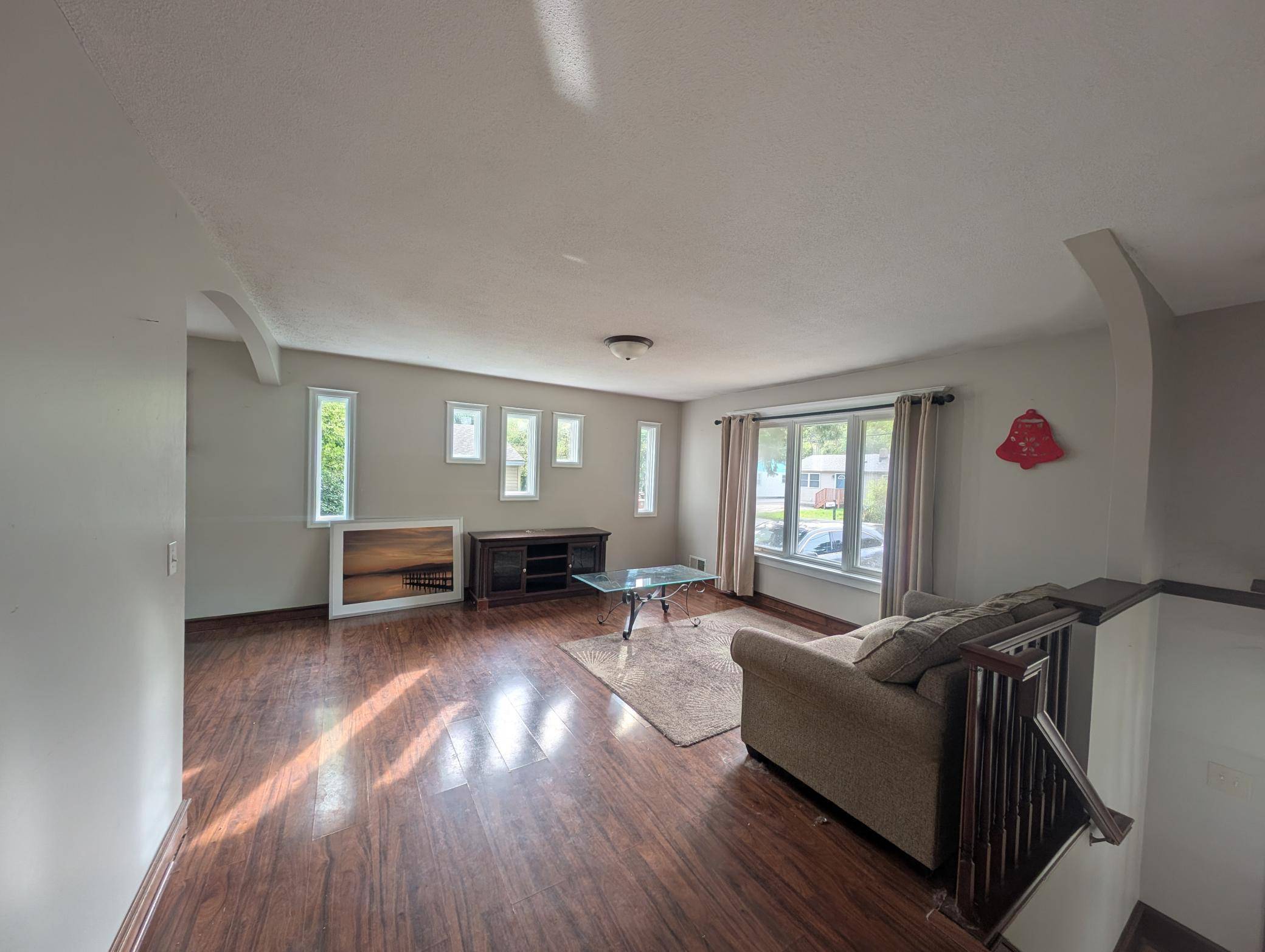 171 Hanson RD, Mahtomedi, MN 55115