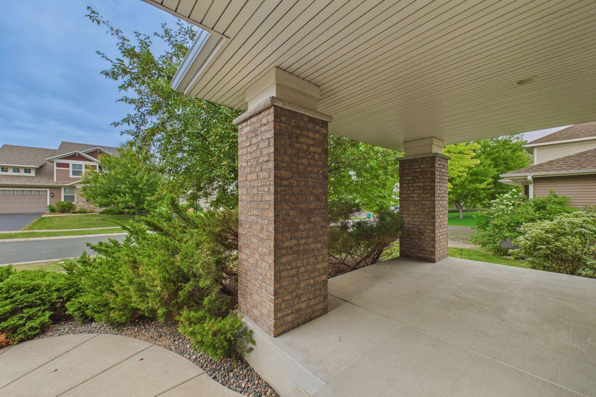 6276 Peony LN N, Maple Grove, MN 55311