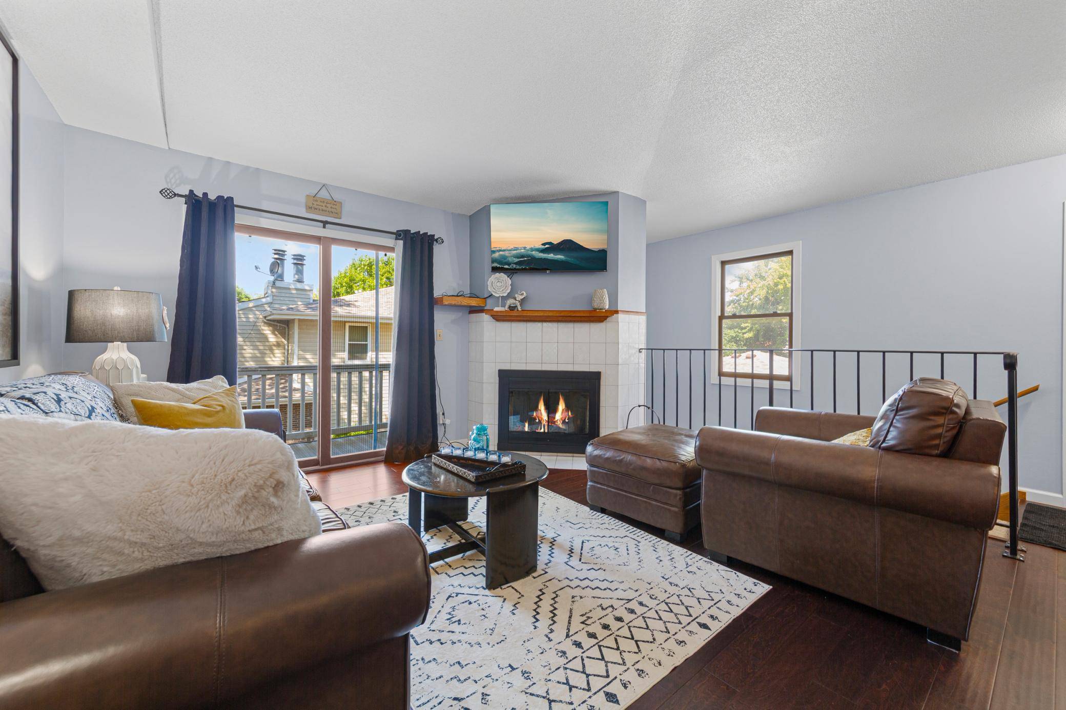 1042 E Travelers TRL, Burnsville, MN 55337