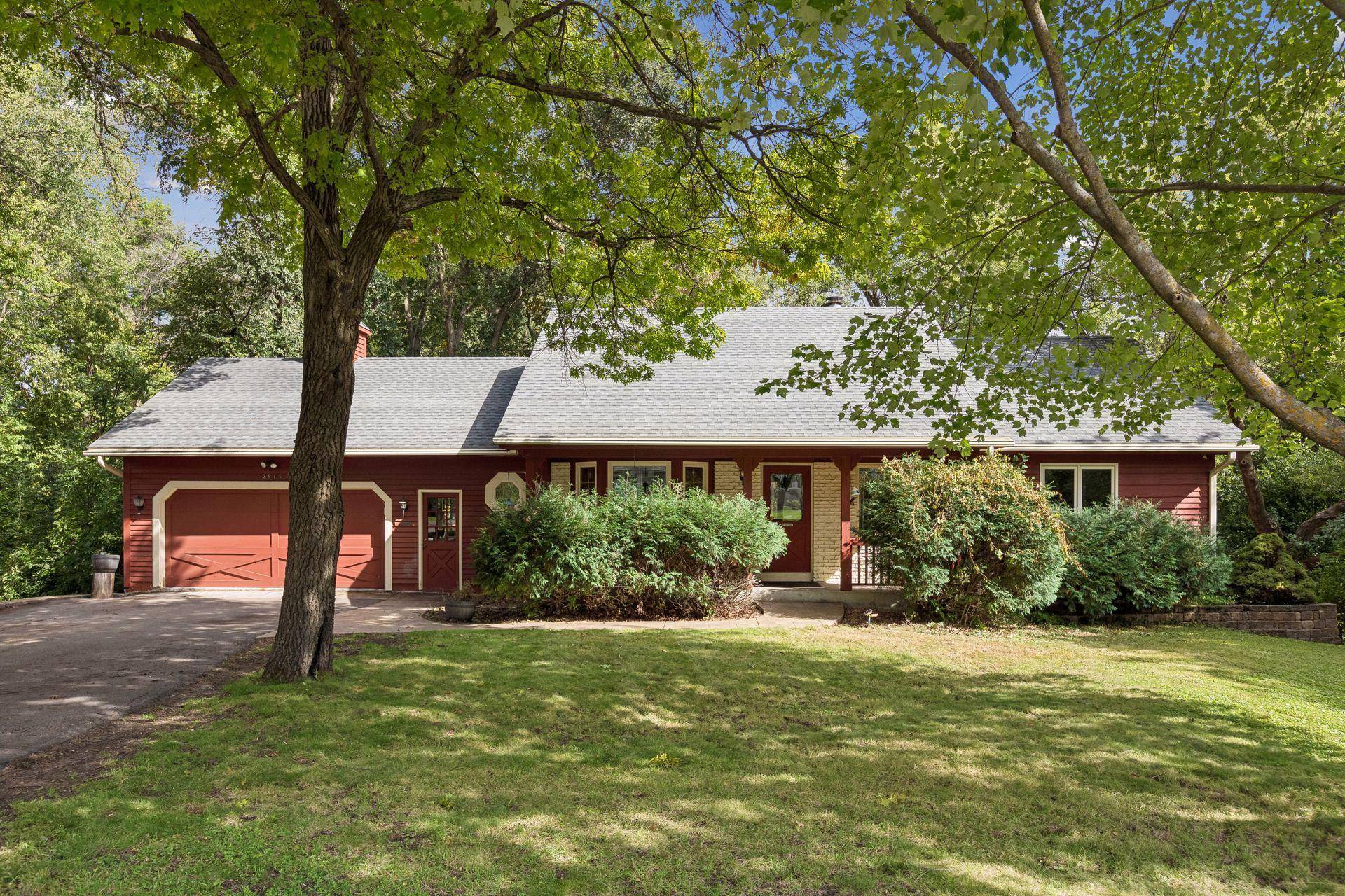2815 Saddlebrooke CIR E, Minnetonka, MN 55305