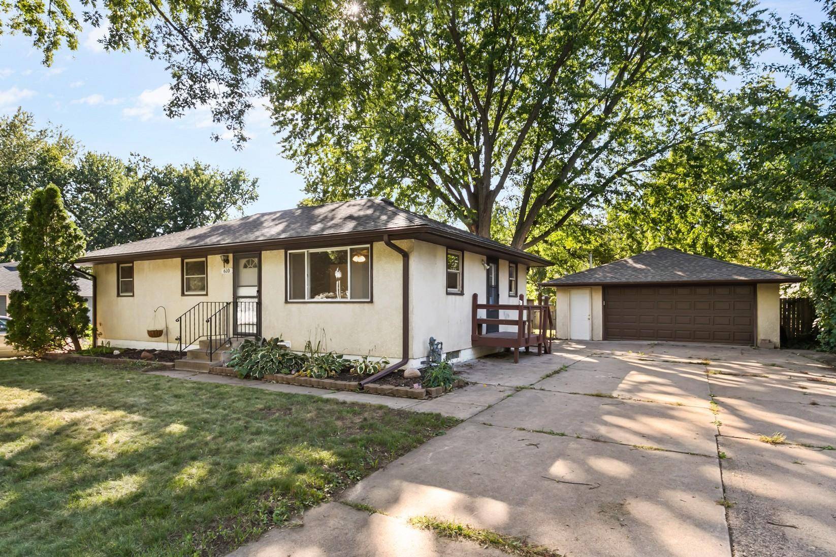 610 Grange AVE N, Oakdale, MN 55128