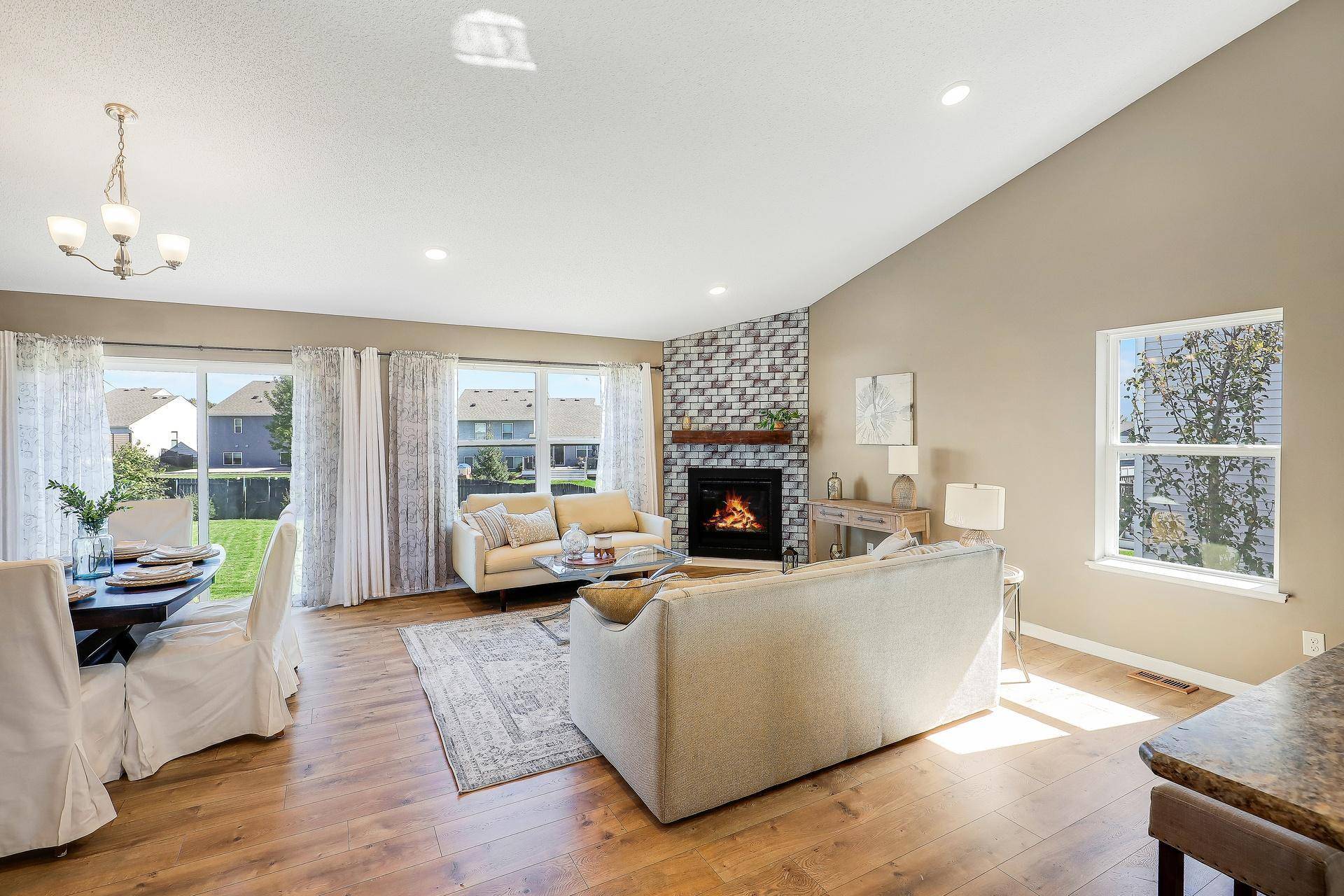 15174 Emory CIR, Apple Valley, MN 55124