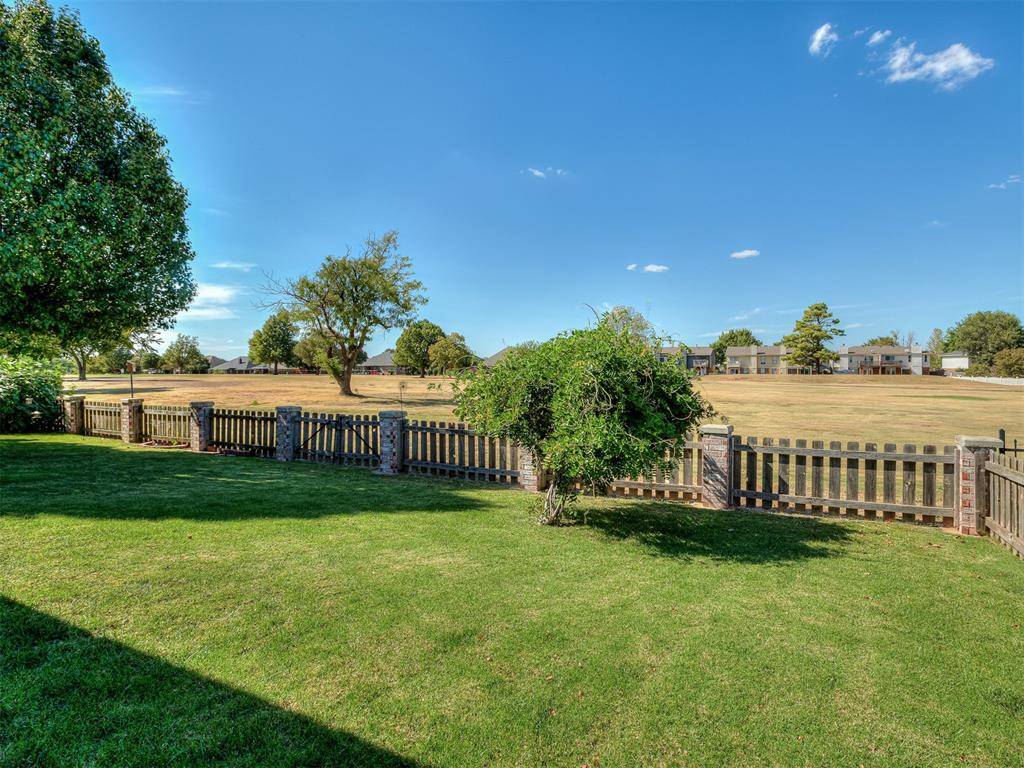 11625 Hackney LN, Yukon, OK 73099