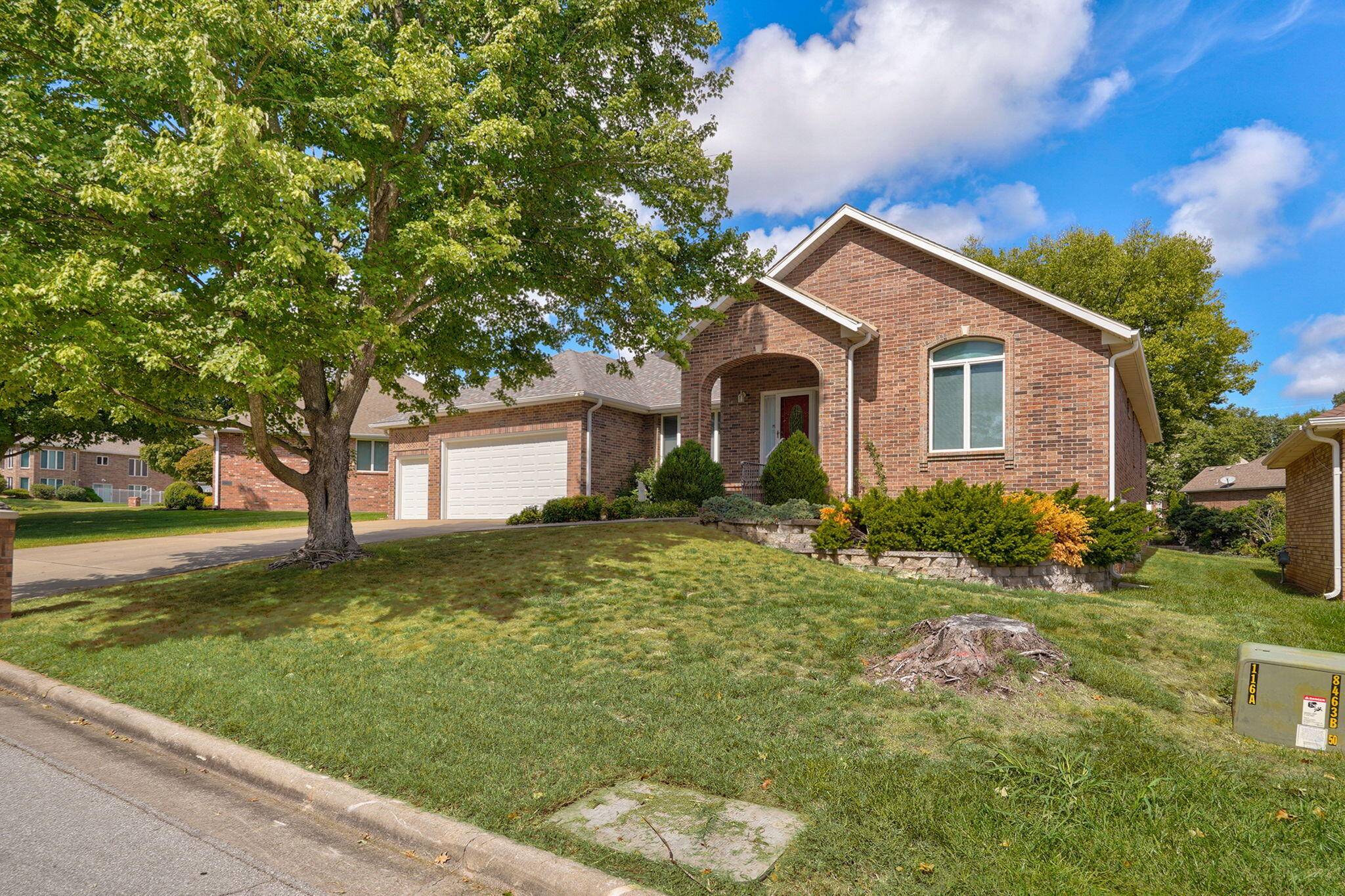 2705 E Shady Glen DR, Springfield, MO 65804