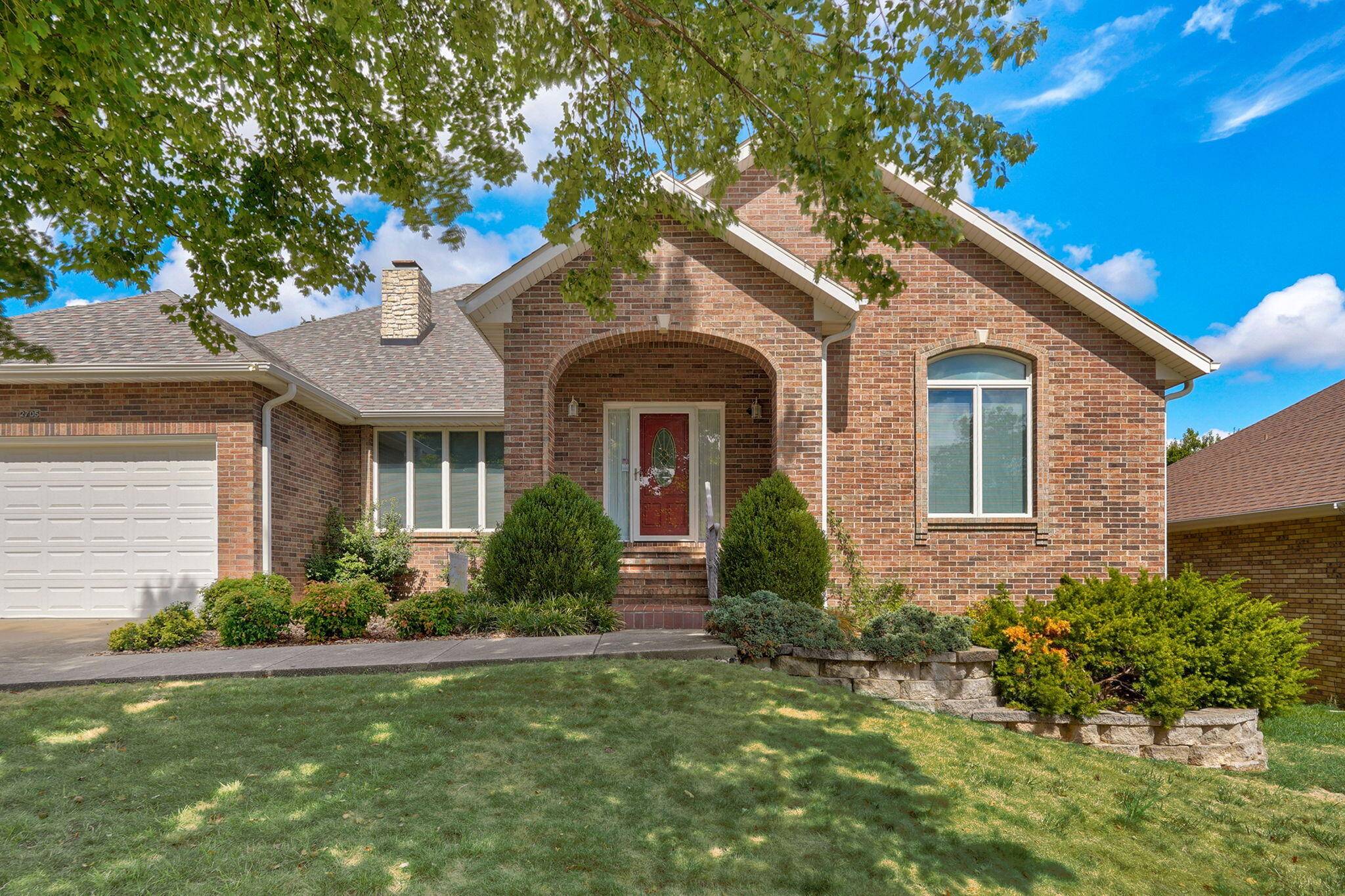 2705 E Shady Glen DR, Springfield, MO 65804