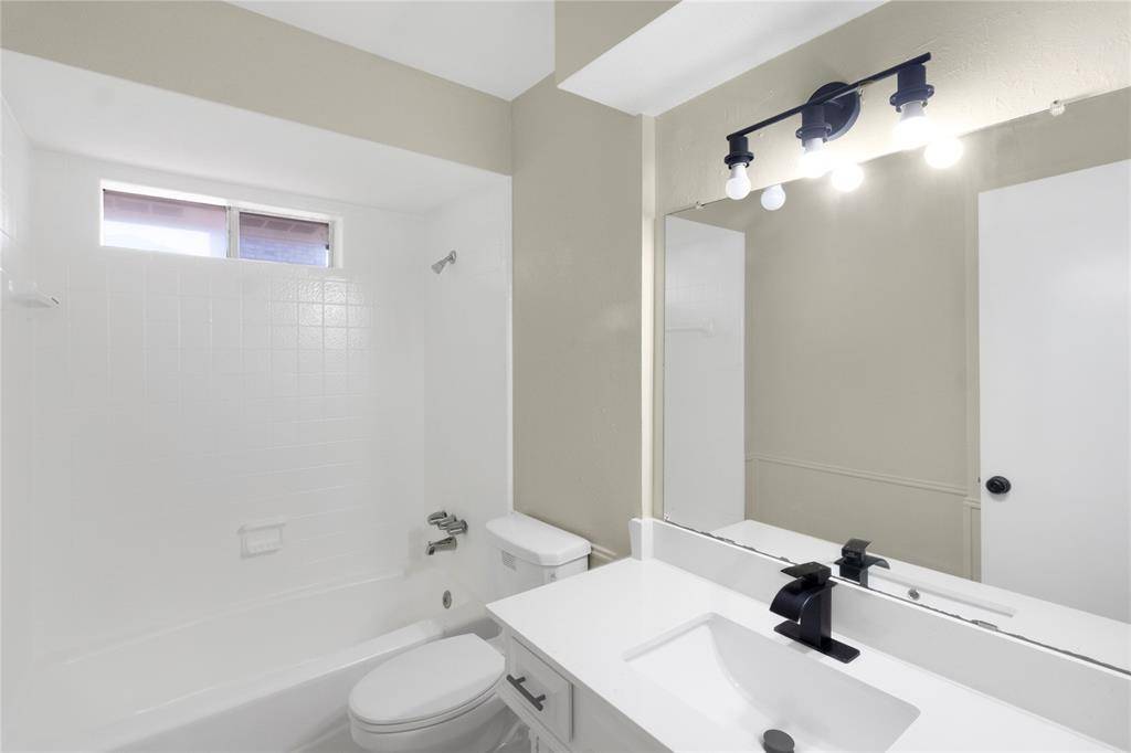 742 Ridge Crest Drive, Duncanville, TX 75116
