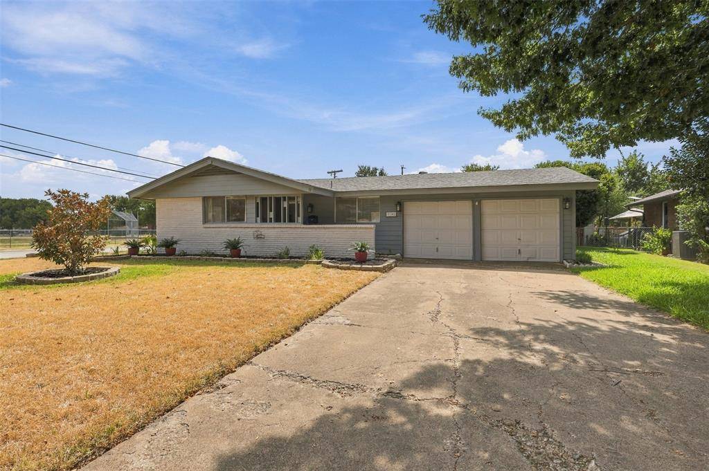 1702 Bristol Court S, Irving, TX 75062