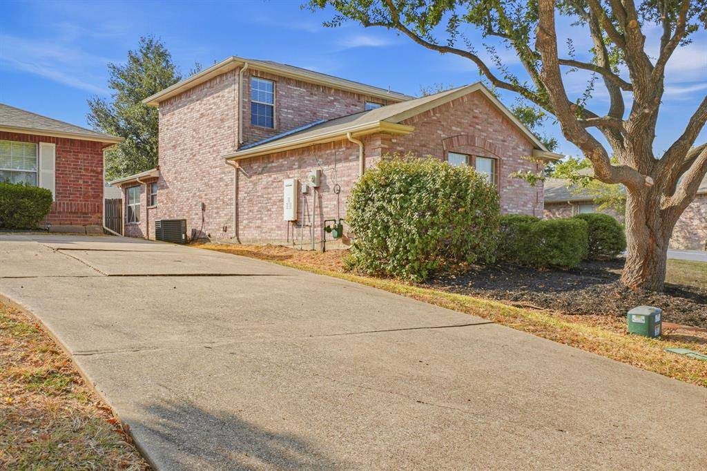1002 Chatham Lane, Forney, TX 75126