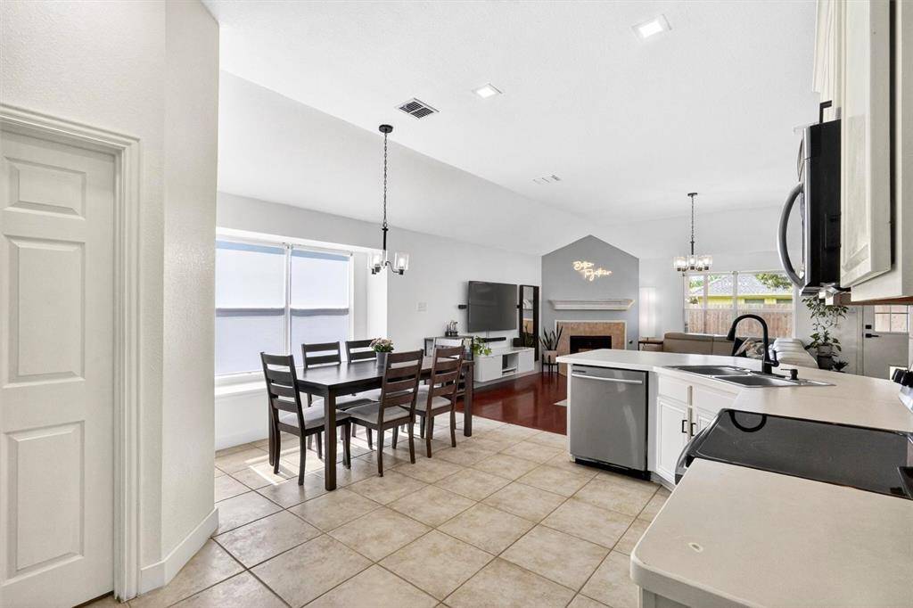 1347 Lake Forest Drive, Grand Prairie, TX 75052