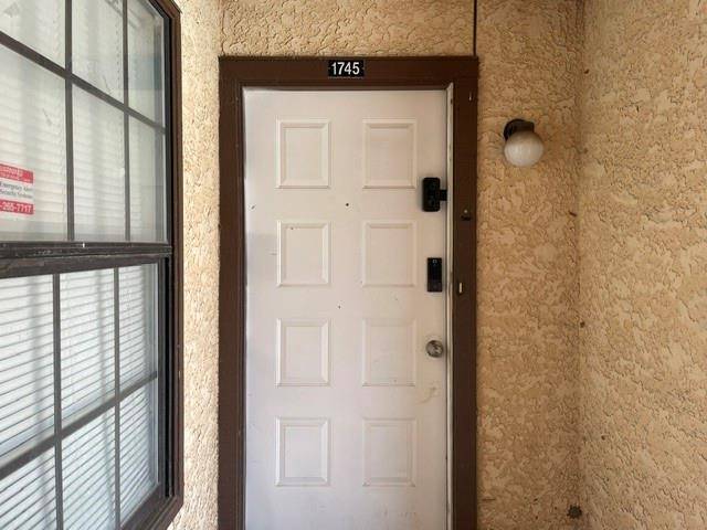1745 Crest Grove Drive, Arlington, TX 76012