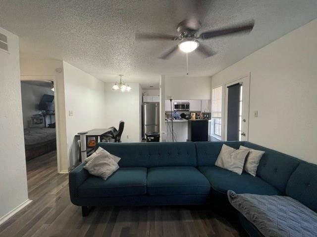 1745 Crest Grove Drive, Arlington, TX 76012