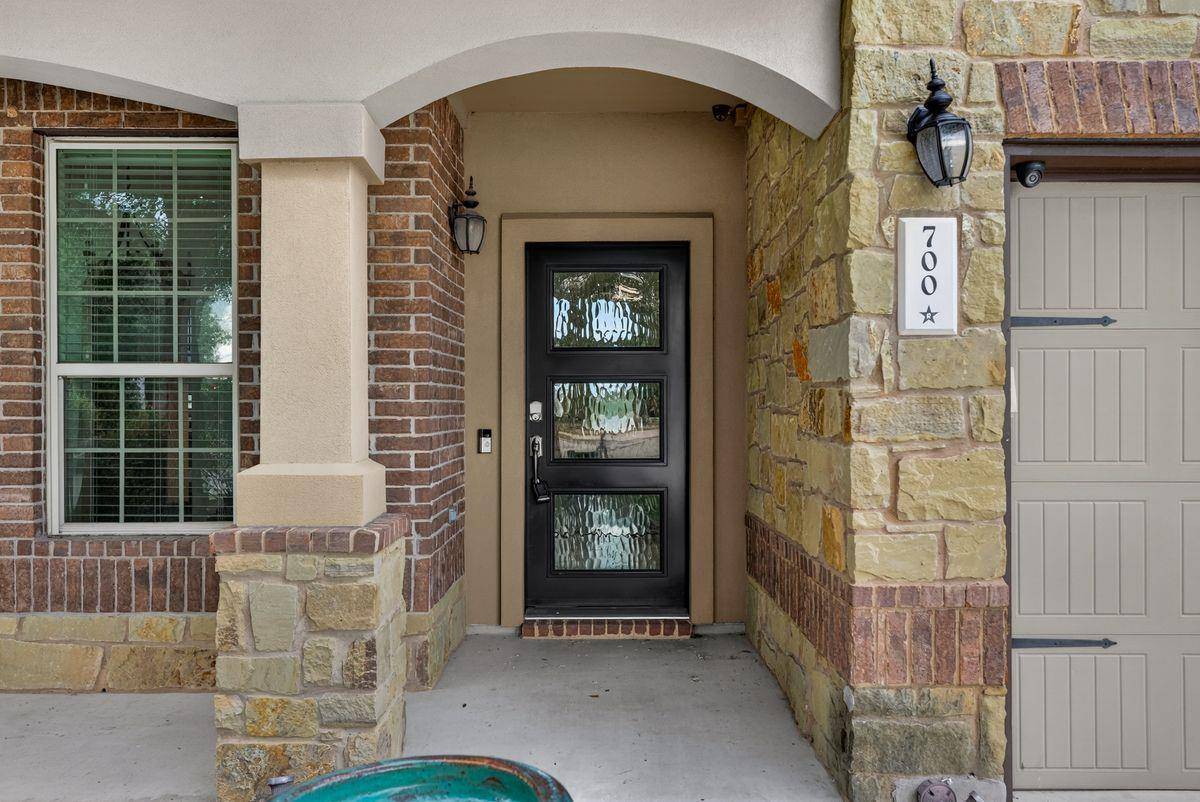 700 Ledge Stone DR, Austin, TX 78737