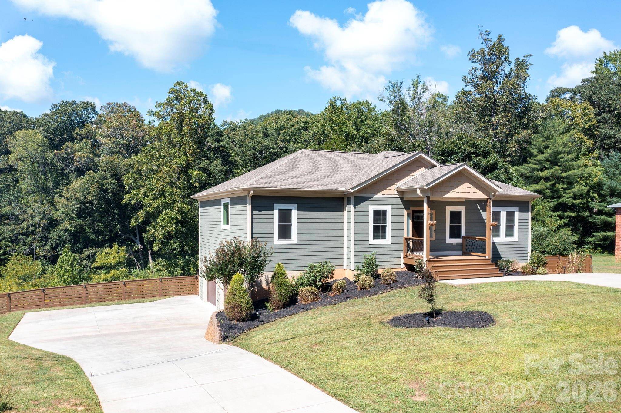 139 Ridge RD, Candler, NC 28715