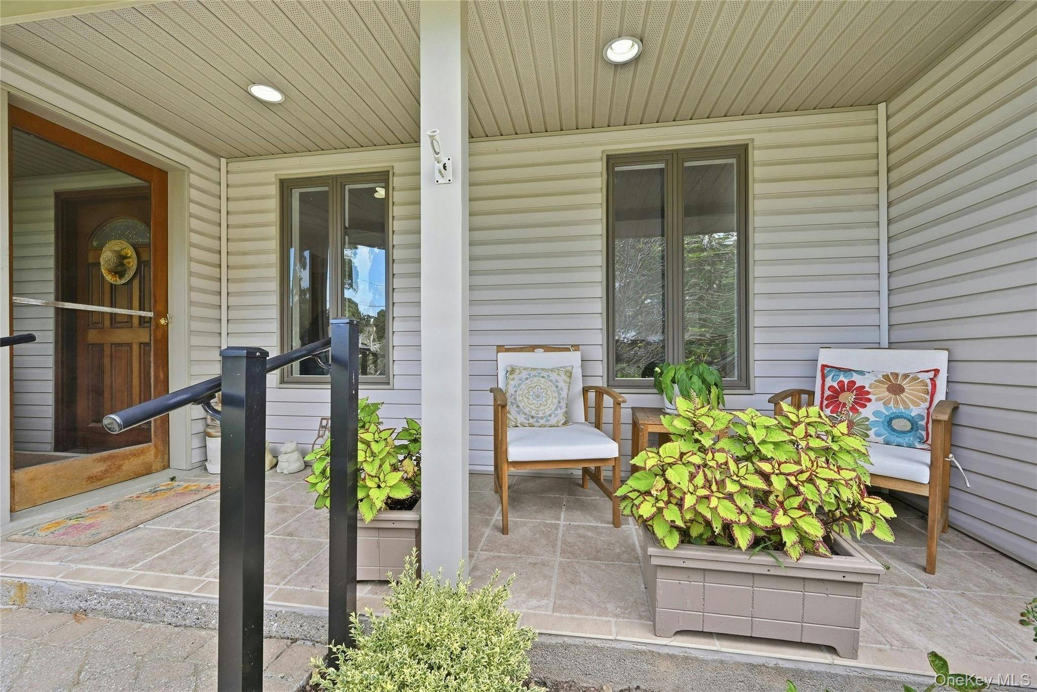 68 Woodland RD, Miller Place, NY 11764