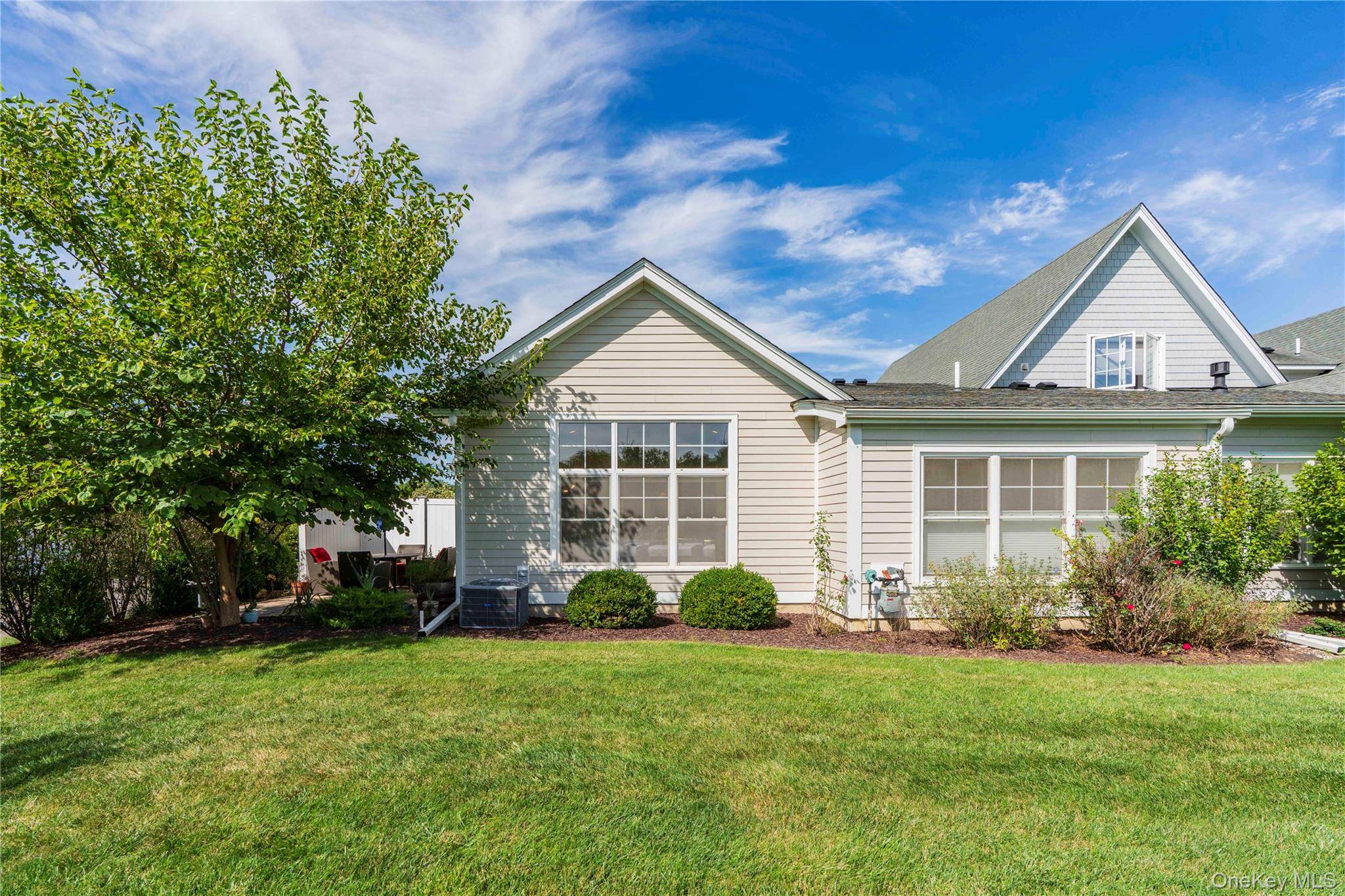 69 Oakwood LN, Rhinebeck, NY 12572