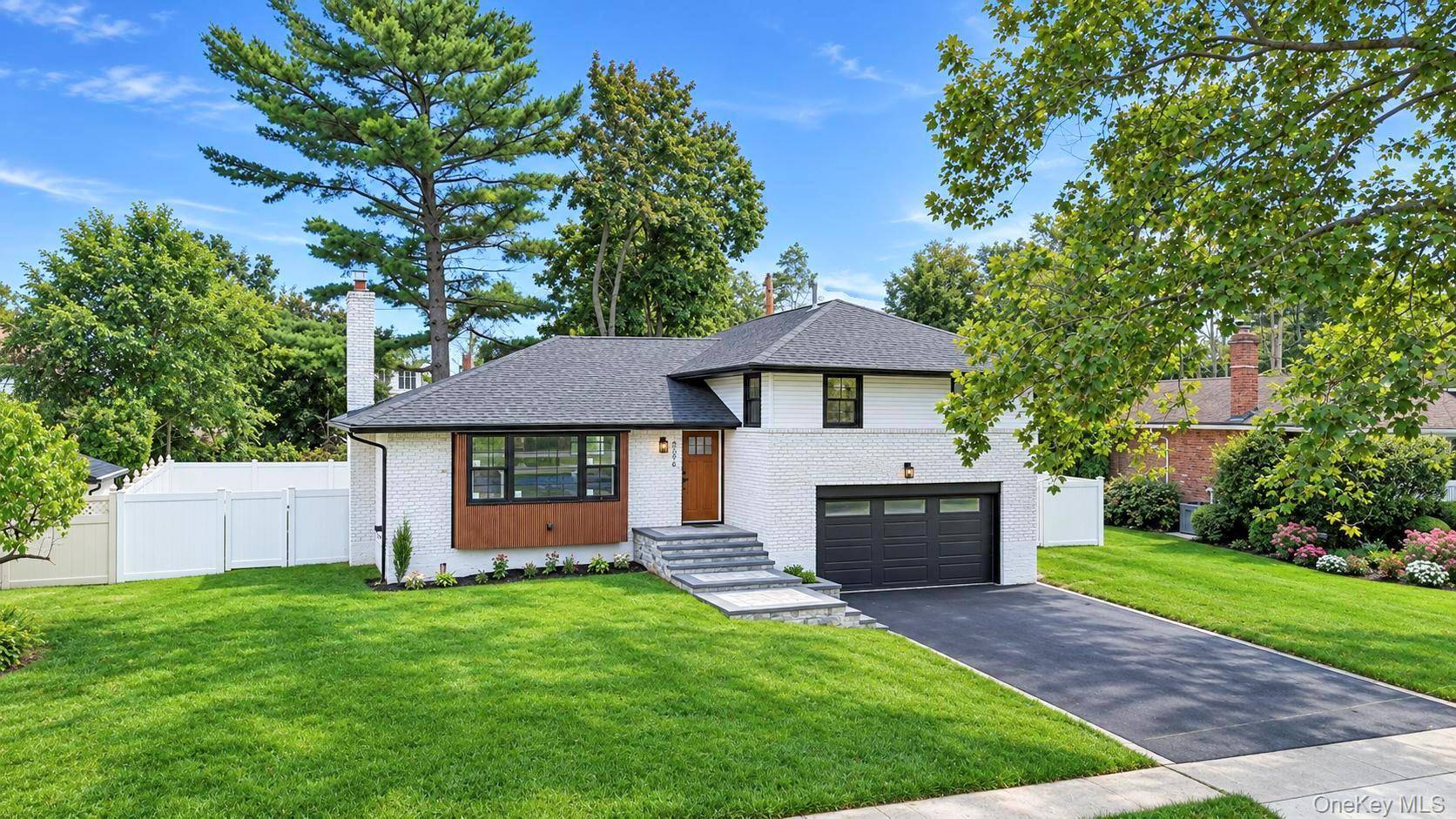 2056 Stratford DR, Westbury, NY 11590