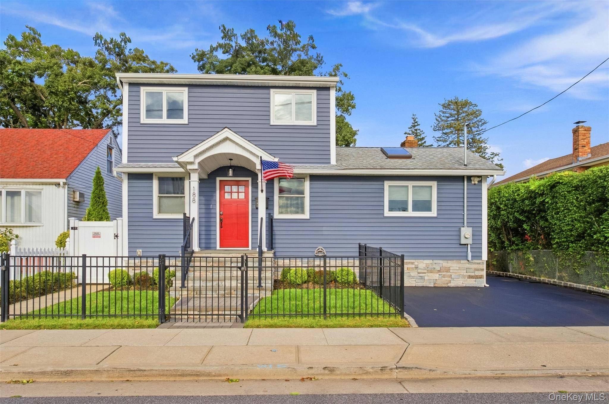 188 S Strong AVE, Lindenhurst, NY 11757
