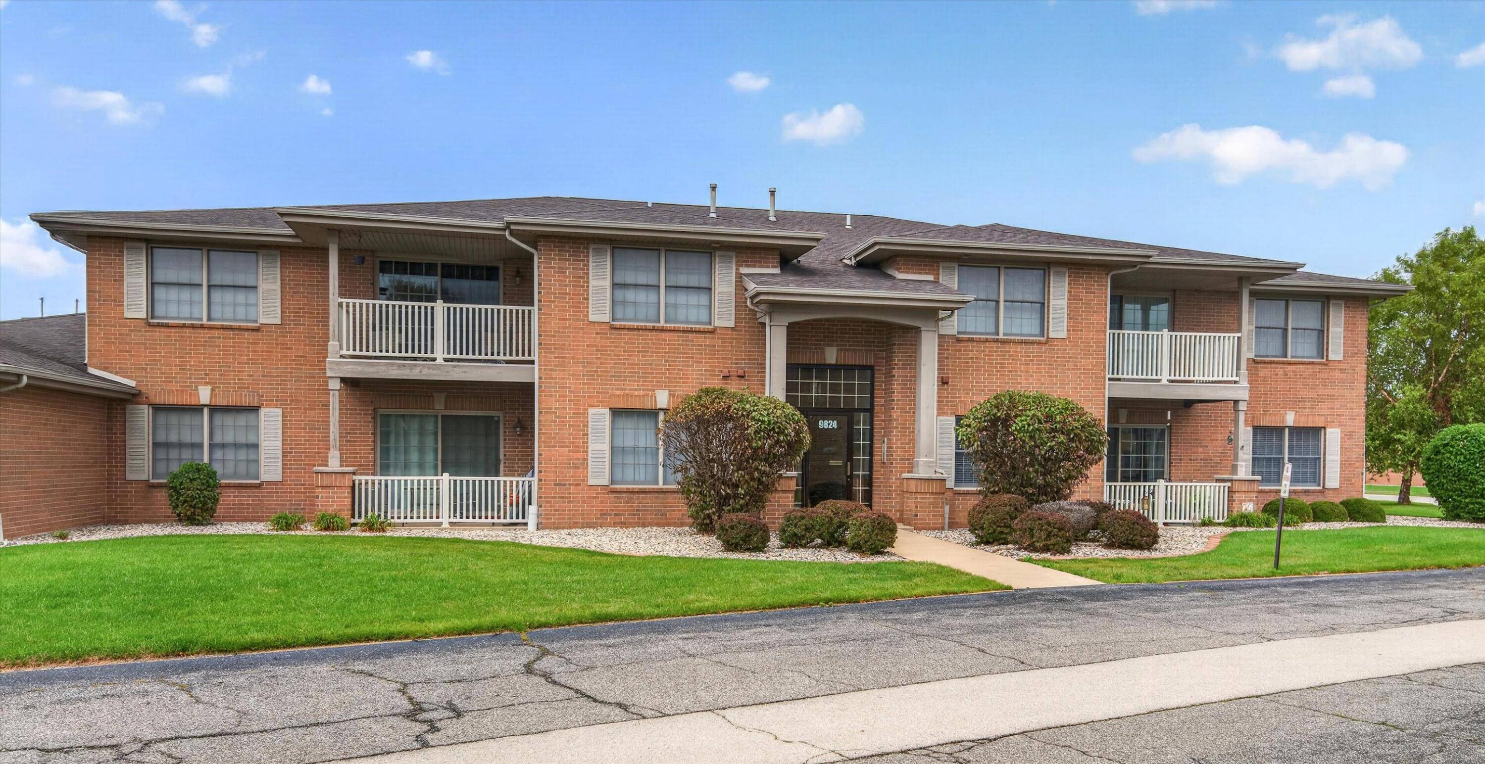 9824 Wildwood Court #1d, Highland, IN 46322