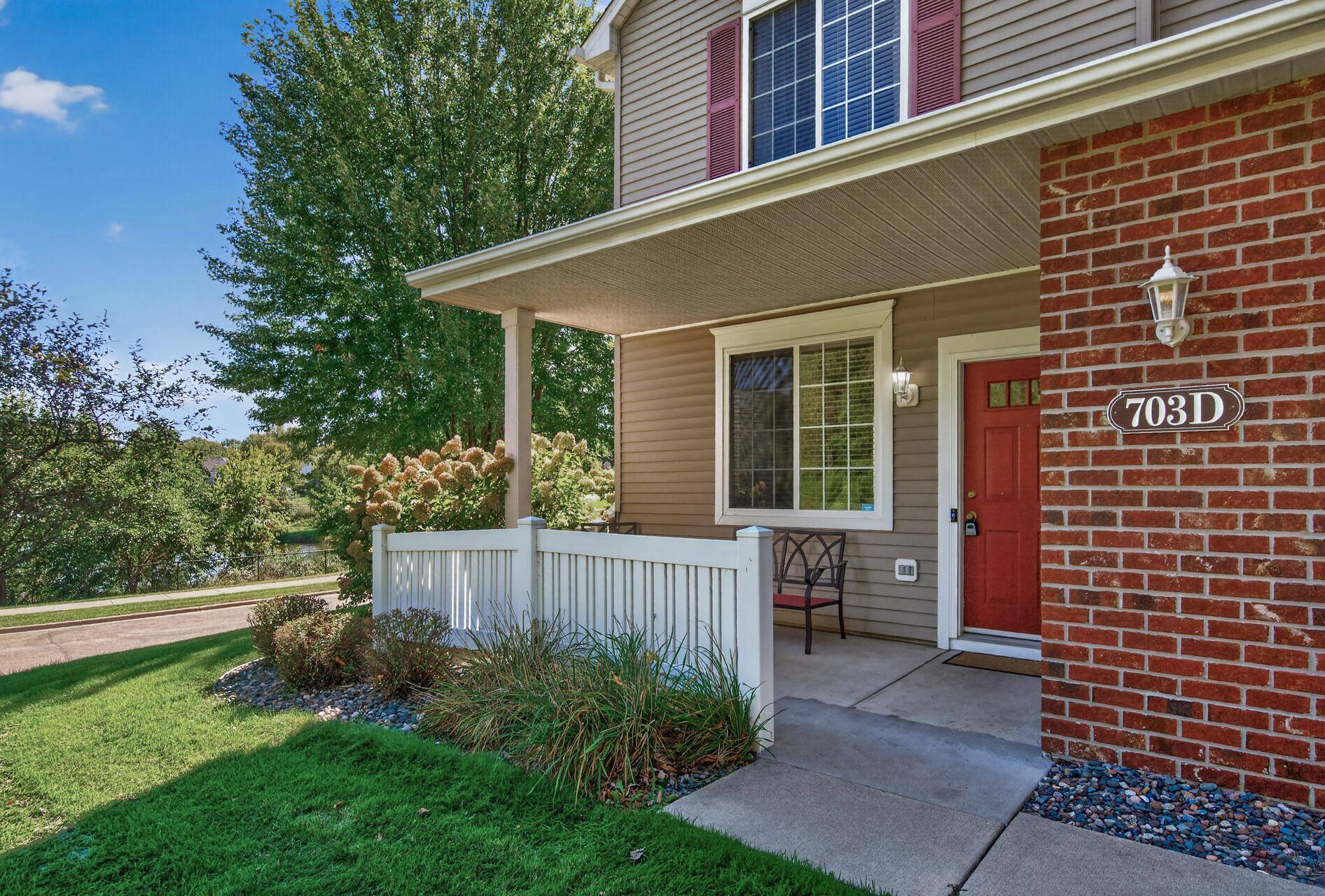 703 Maple Hills DR #D, Maplewood, MN 55117
