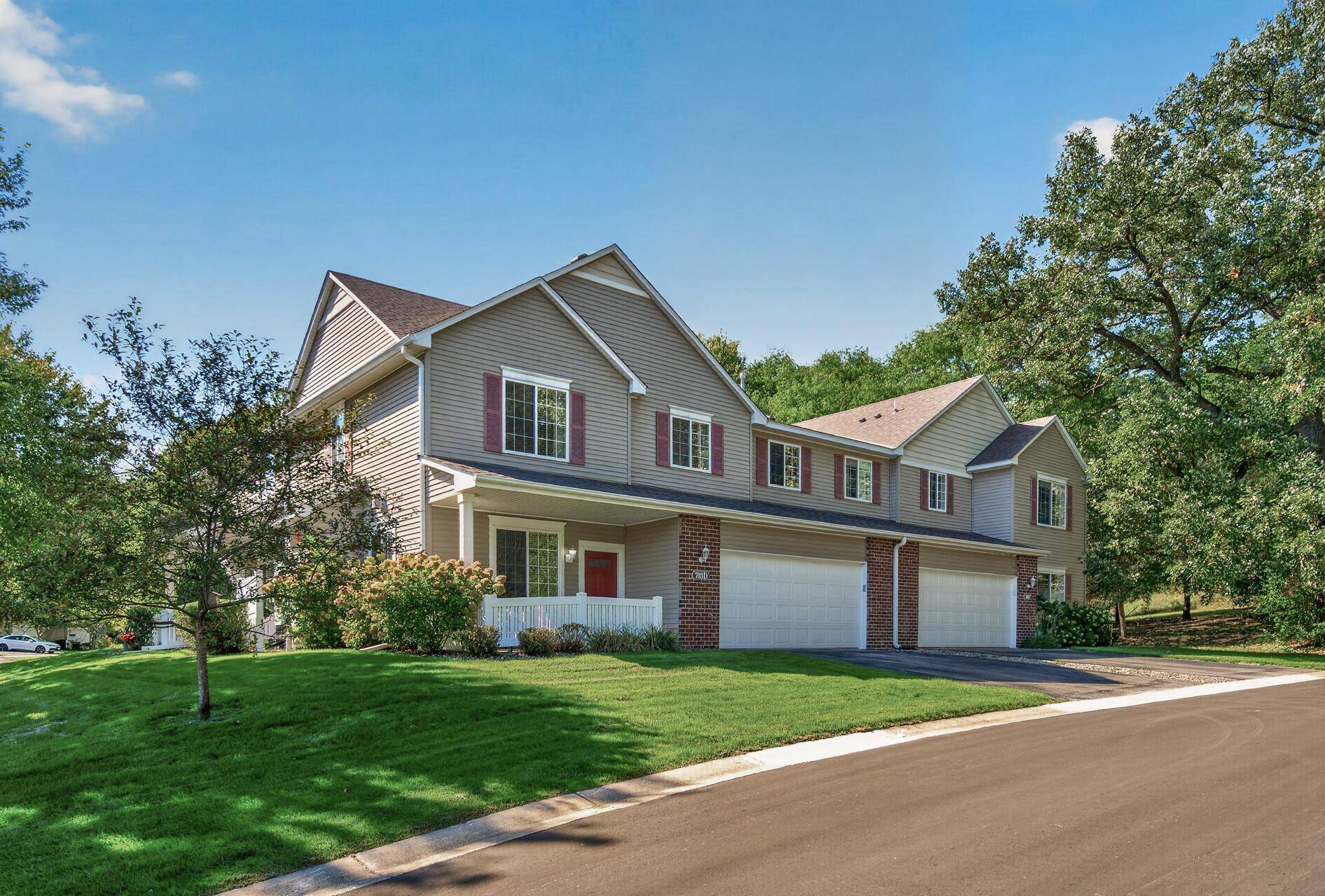 703 Maple Hills DR #D, Maplewood, MN 55117