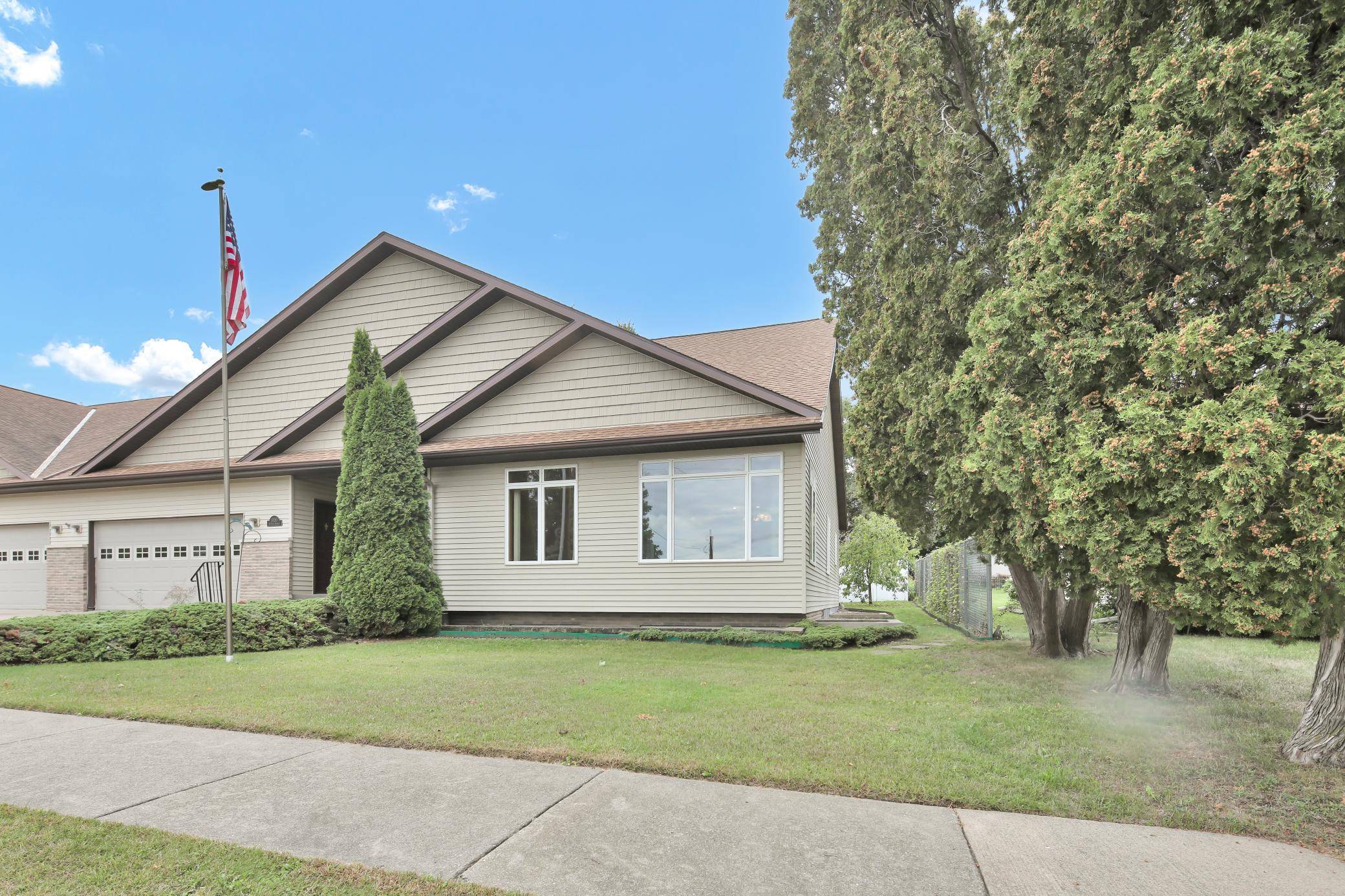 1020 S Oak ST, Lake City, MN 55041