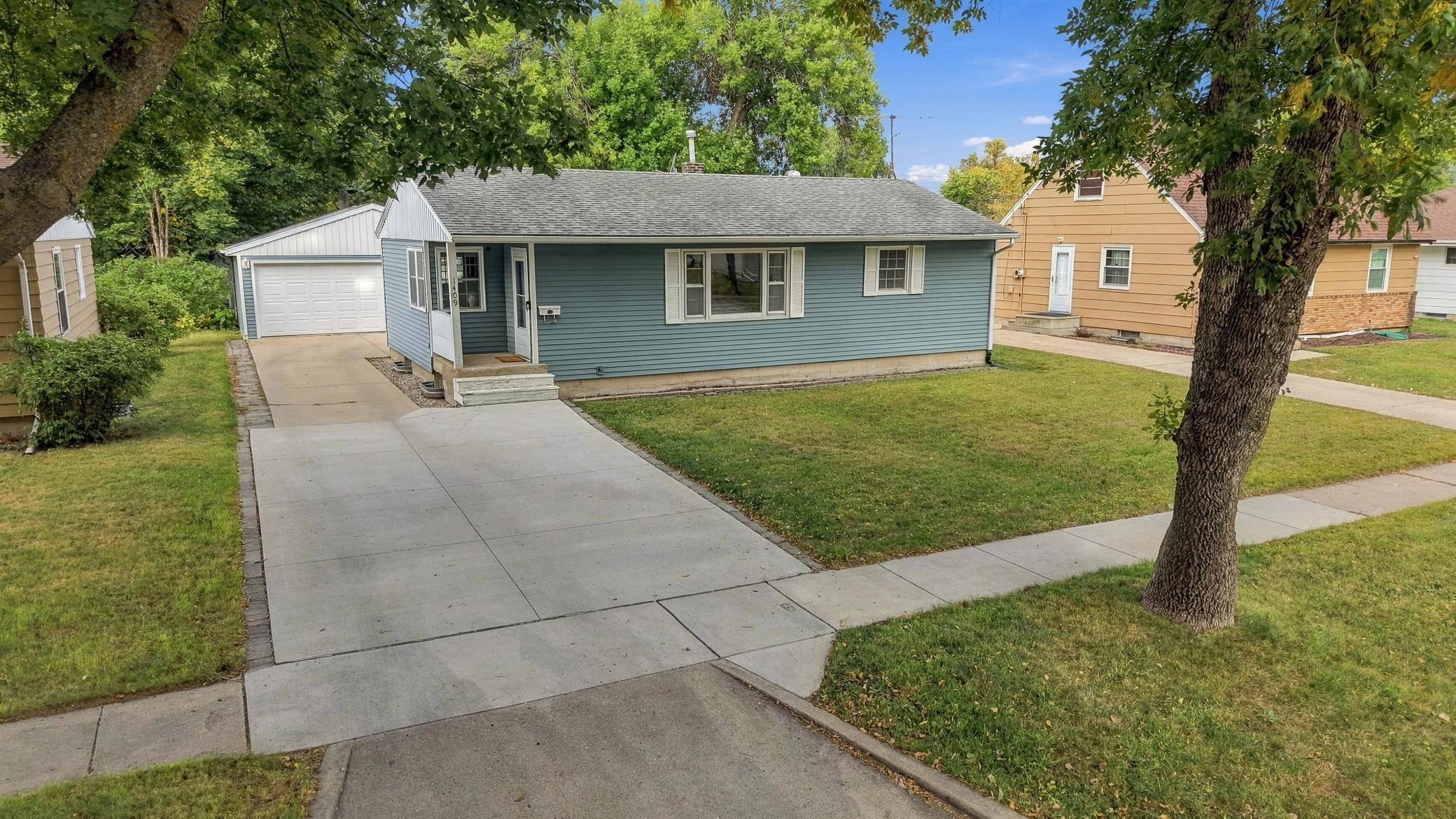 1409 18th ST S, Fargo, ND 58103