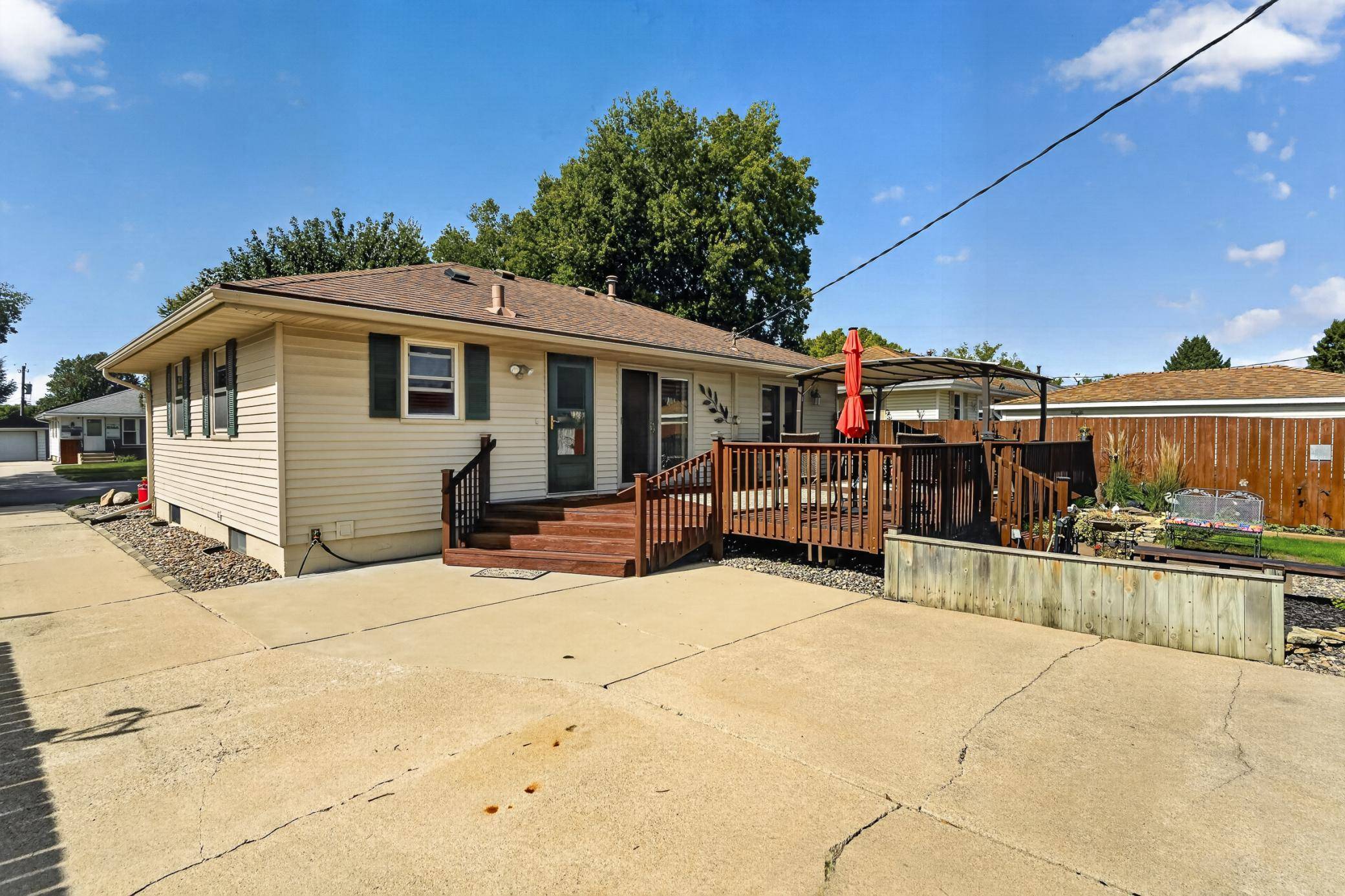 2528 11th AVE NW, Rochester, MN 55901