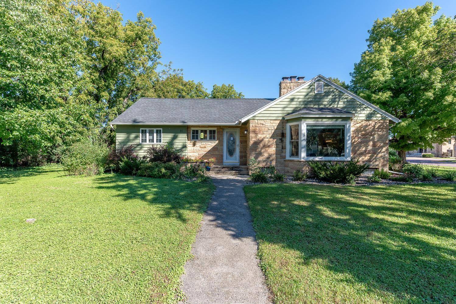 31 Lake AVE E, Minnesota Lake, MN 56068
