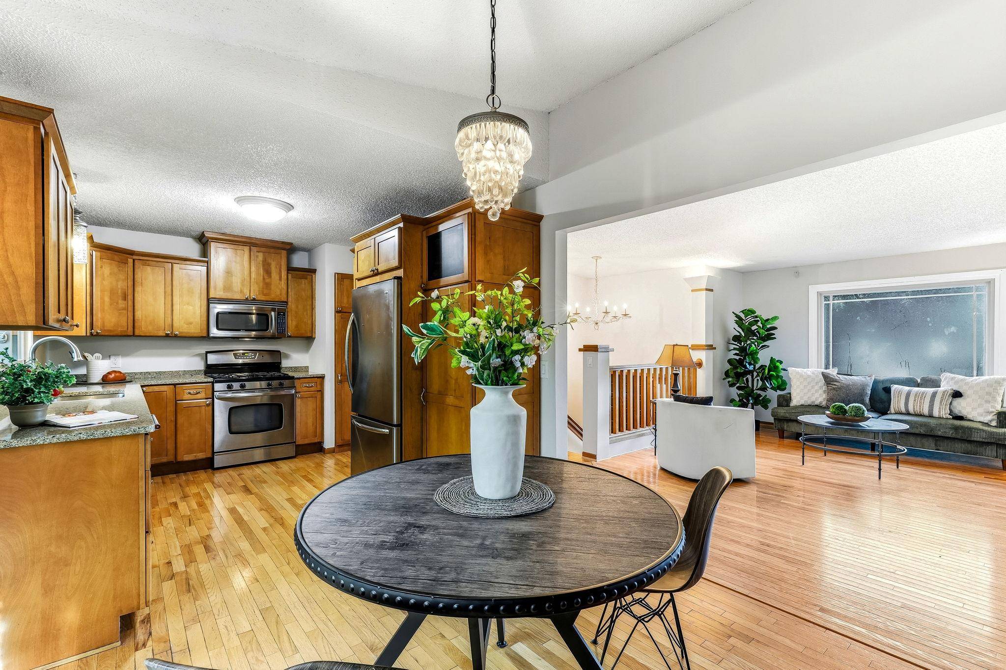 762 Elrene CT, Eagan, MN 55123