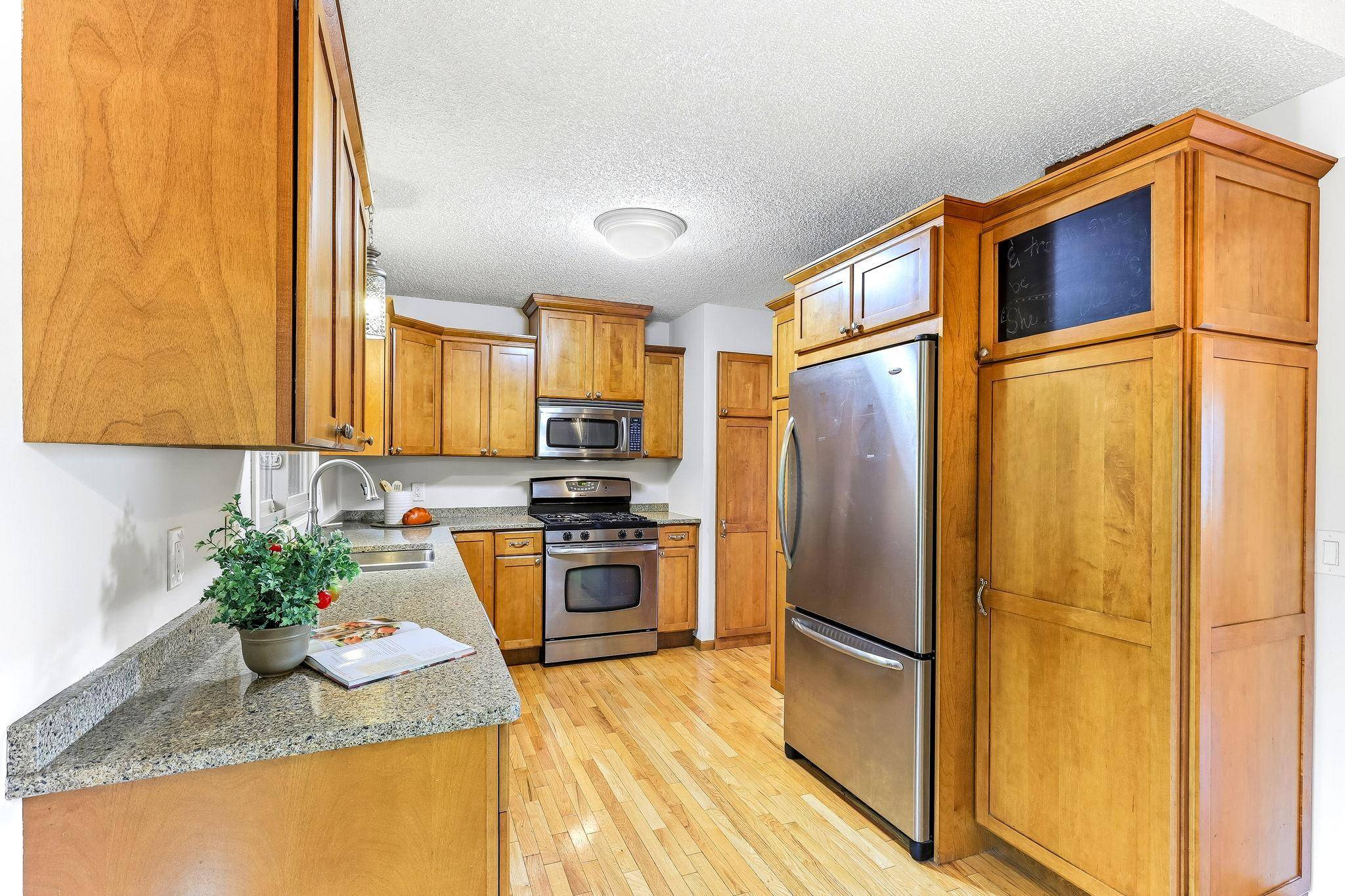 762 Elrene CT, Eagan, MN 55123