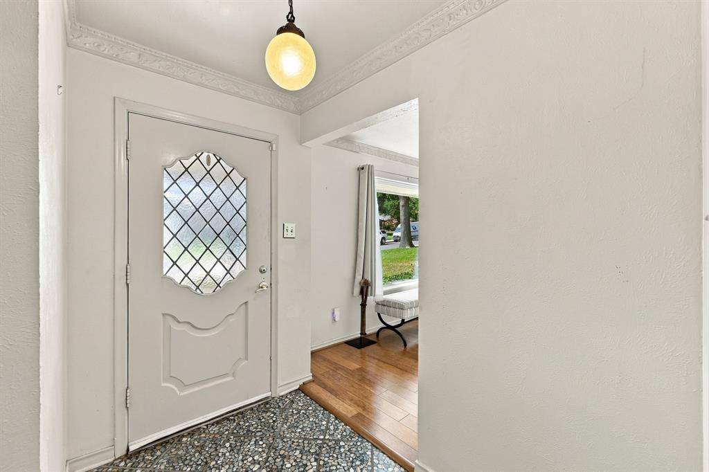 9639 Brentgate Drive, Dallas, TX 75238