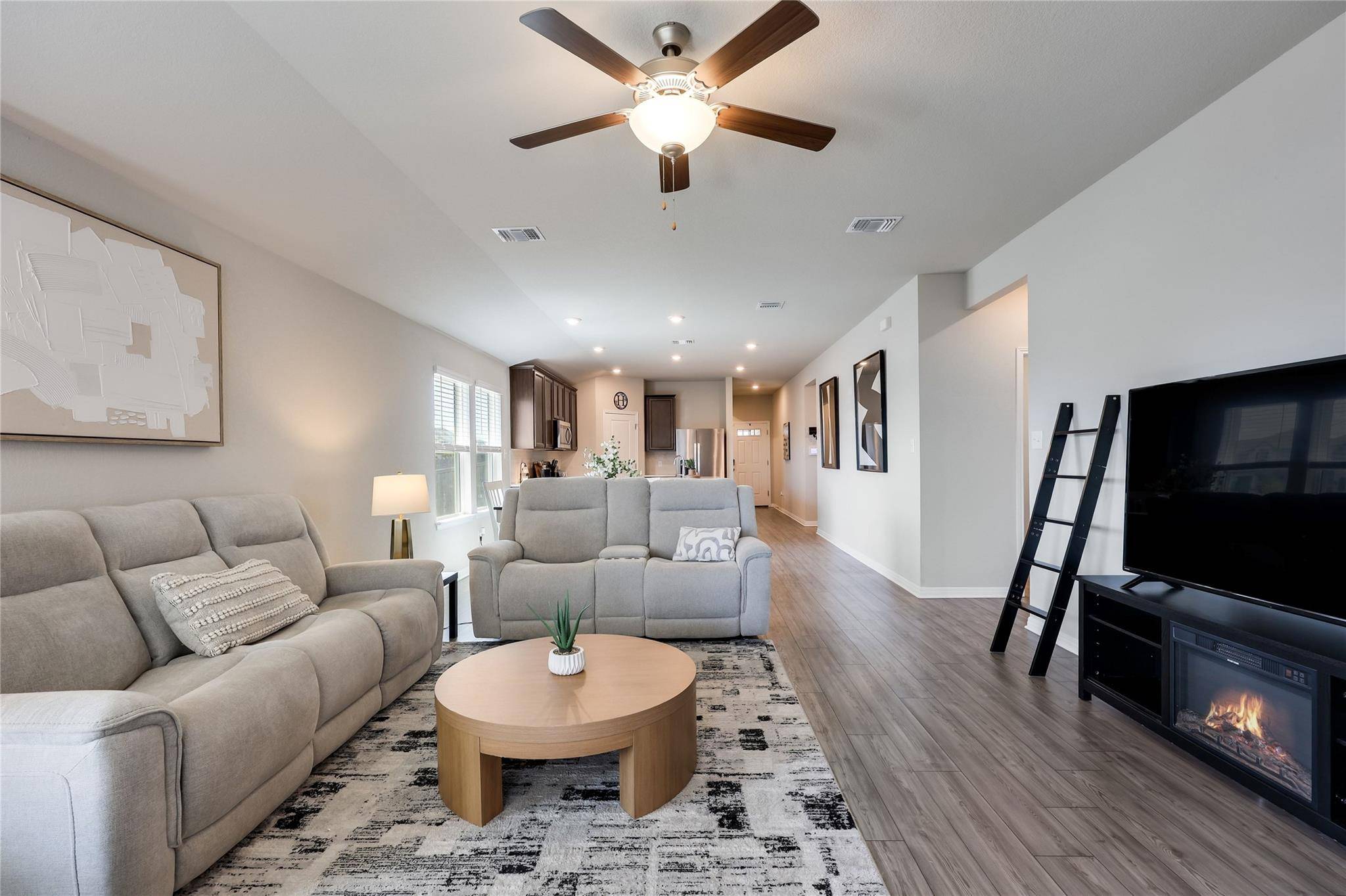 100 Contrada Grace LN, Hutto, TX 78634