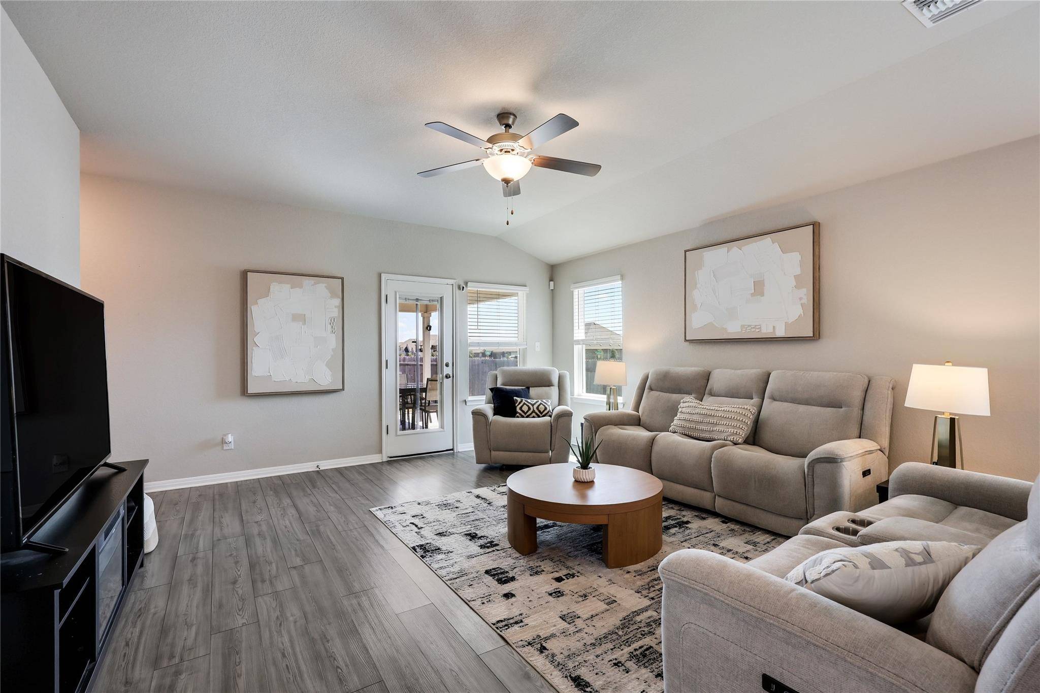 100 Contrada Grace LN, Hutto, TX 78634
