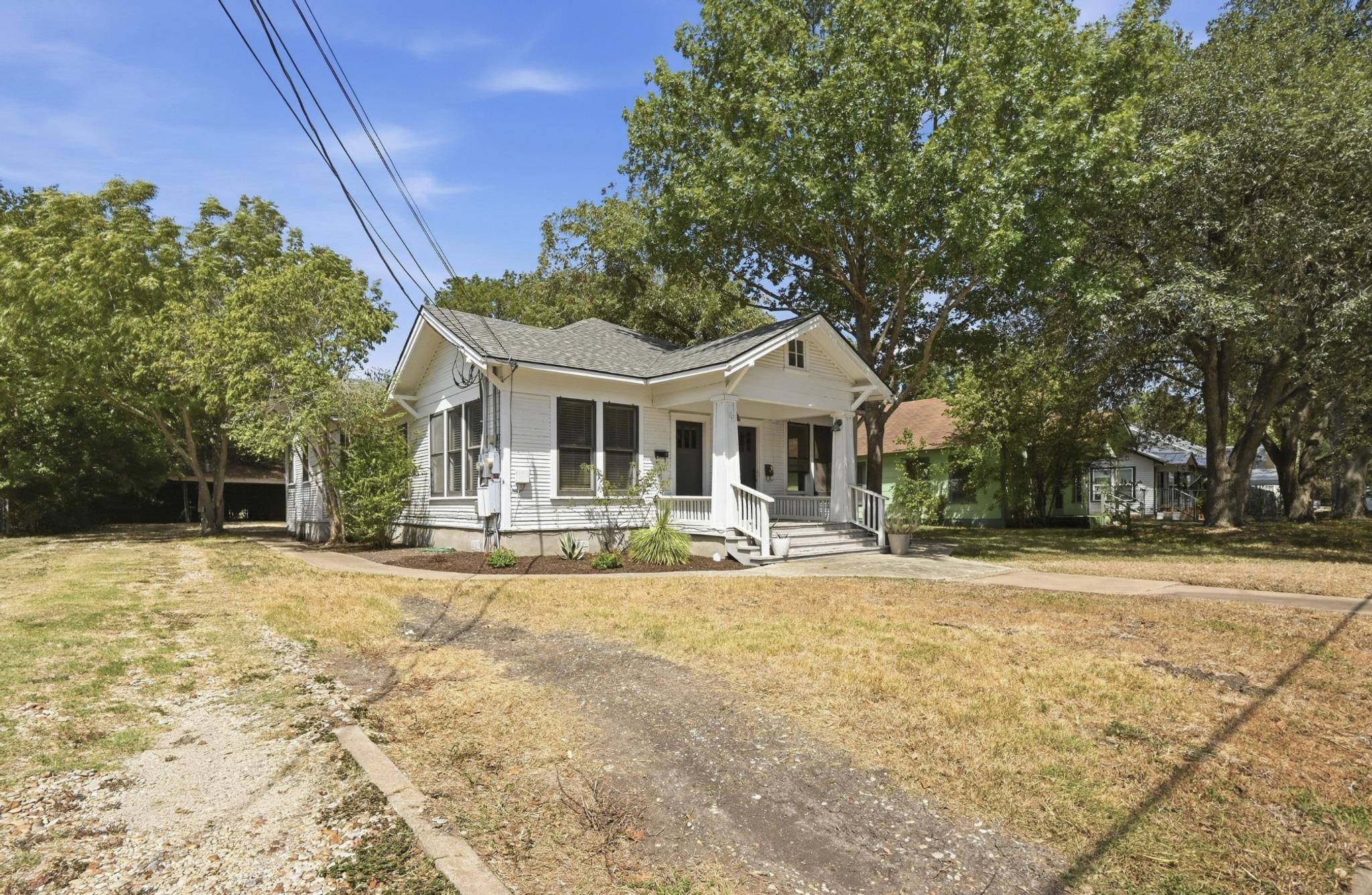 919 W Prairie Lea ST, Lockhart, TX 78644