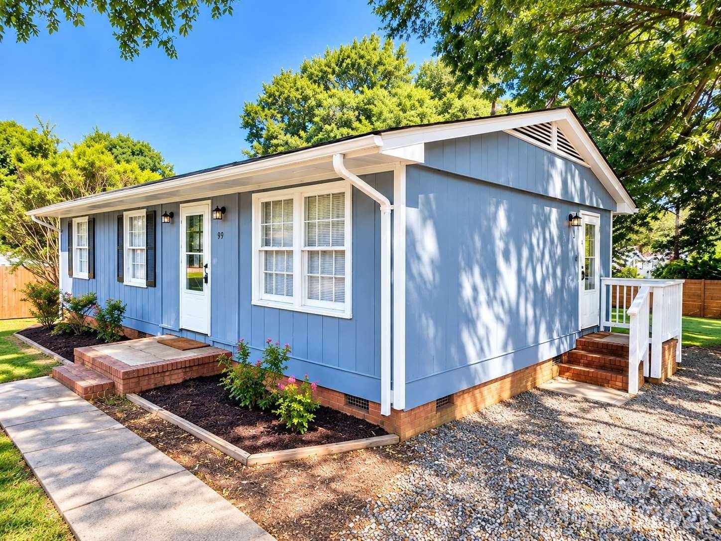 99 N Mcginnis PL, Mount Holly, NC 28120