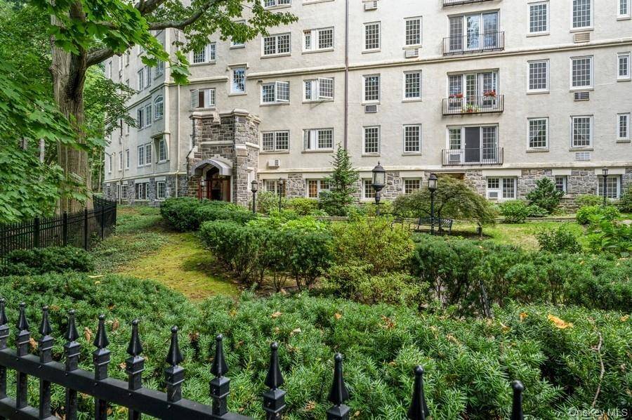1 Rivermere #2G, Bronxville, NY 10708