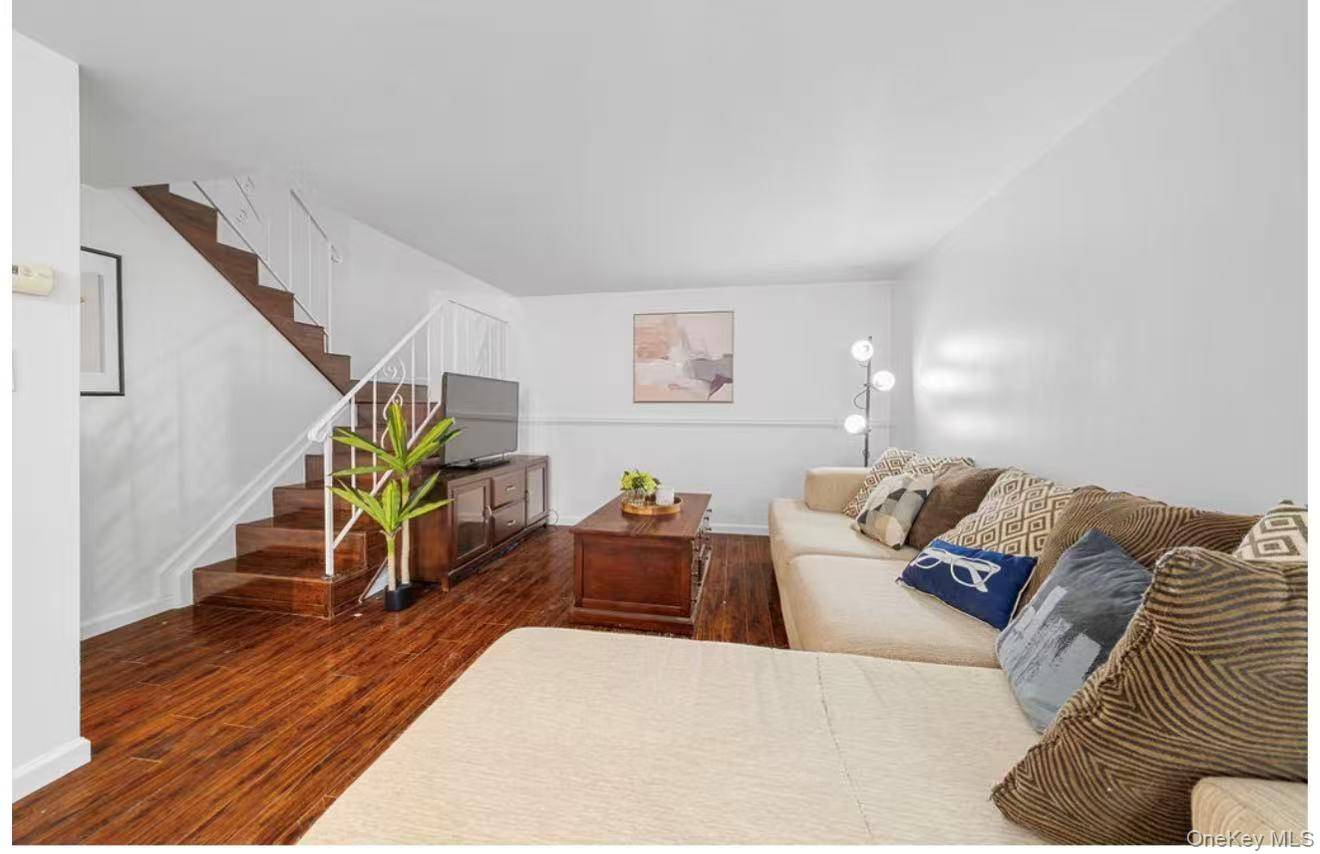 177 Cambridge DR, Port Jefferson, NY 11776