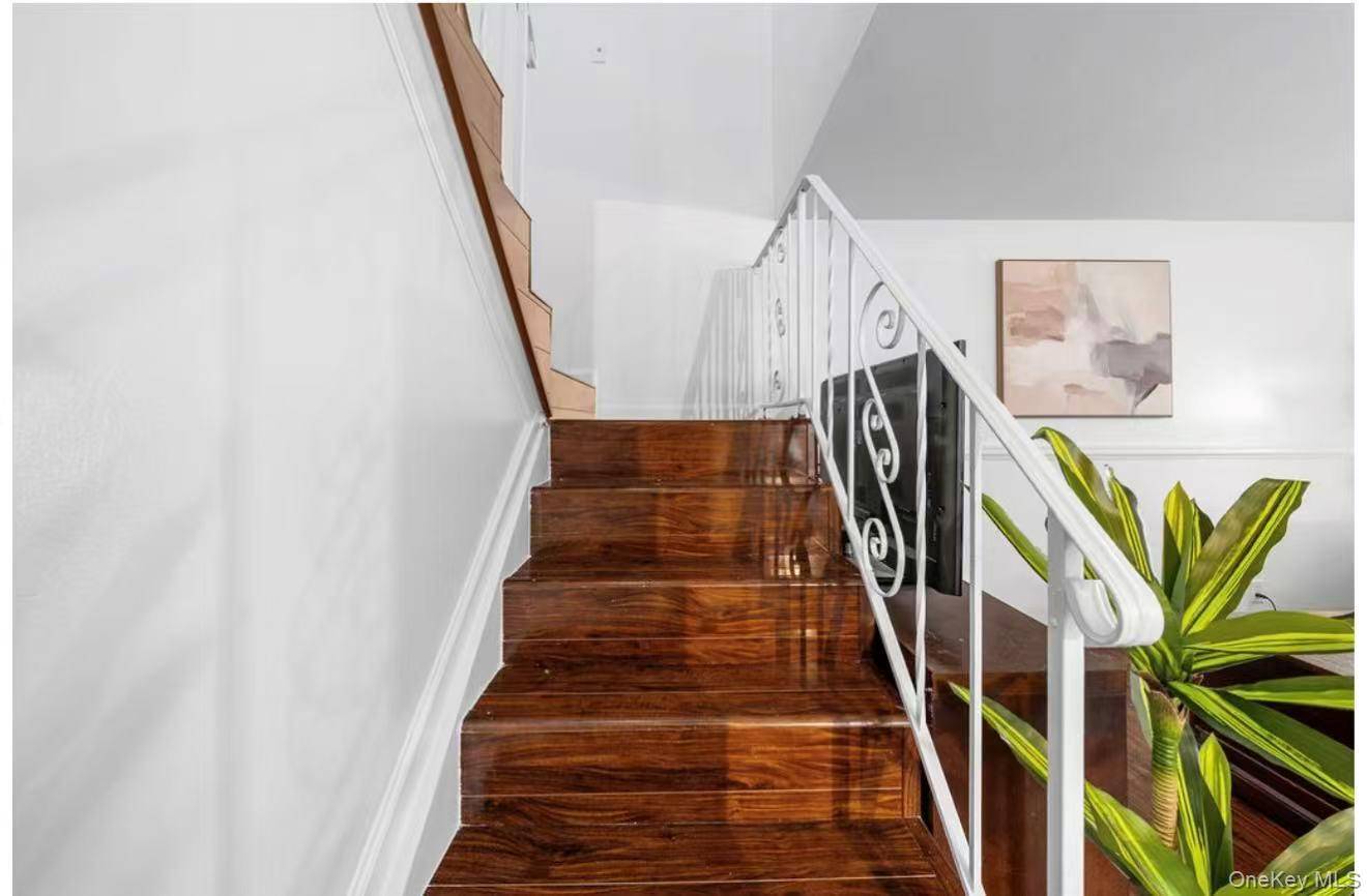 177 Cambridge DR, Port Jefferson, NY 11776
