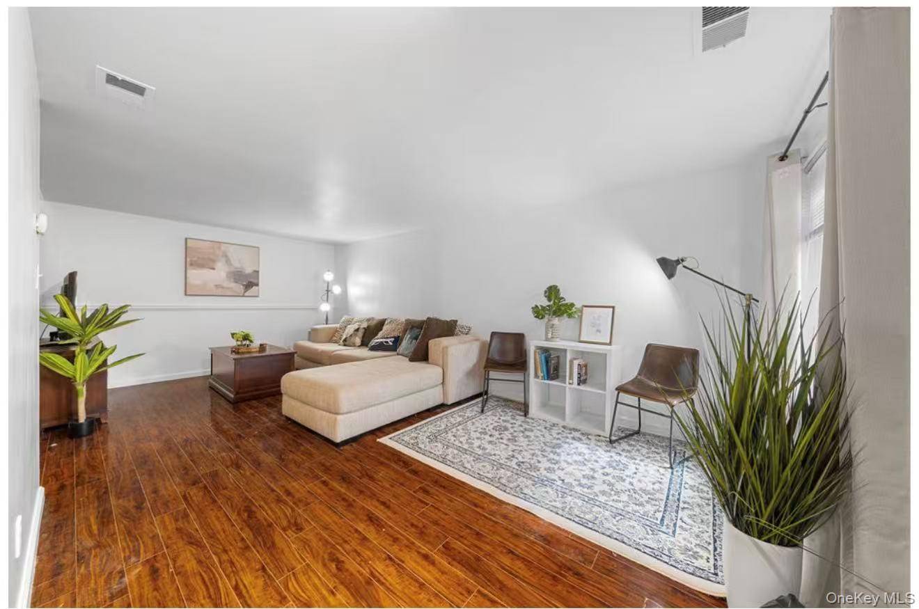 177 Cambridge DR, Port Jefferson, NY 11776