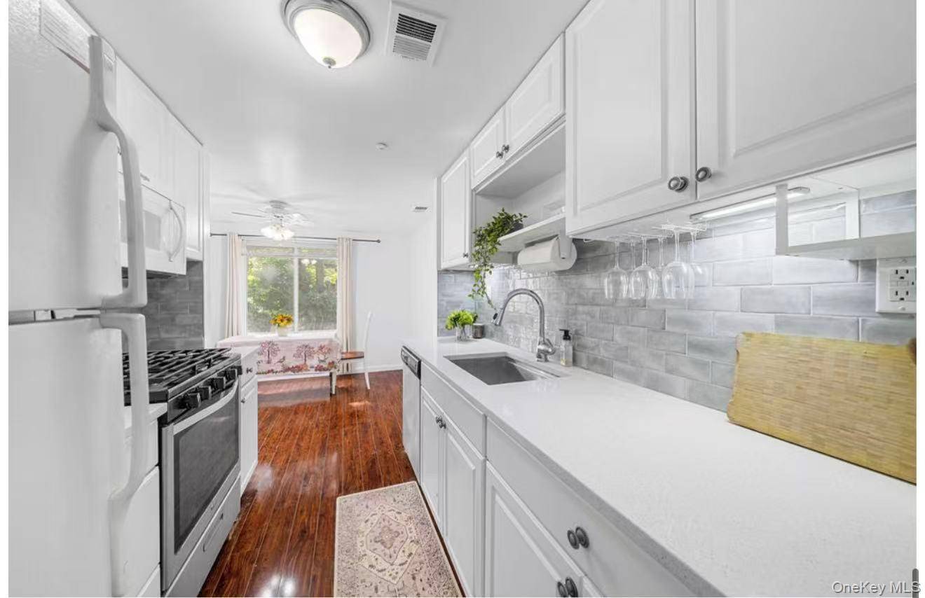 177 Cambridge DR, Port Jefferson, NY 11776