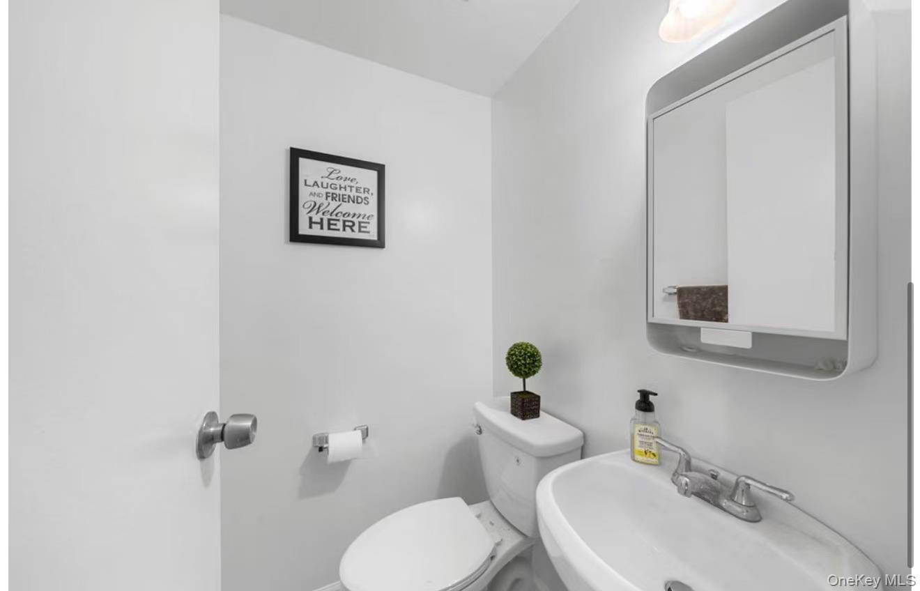 177 Cambridge DR, Port Jefferson, NY 11776