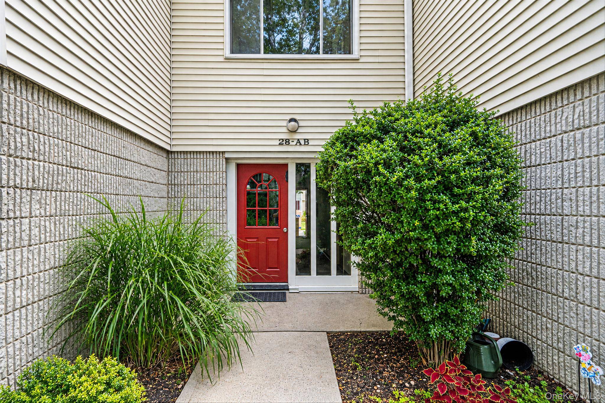 28 Richmond BLVD #1B, Ronkonkoma, NY 11779