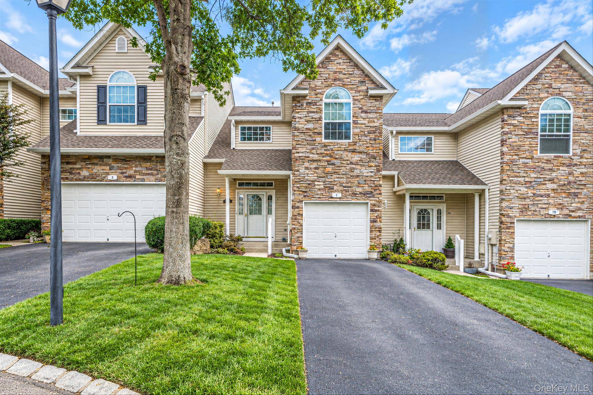 1 Mohannis WAY #1, Kings Park, NY 11754