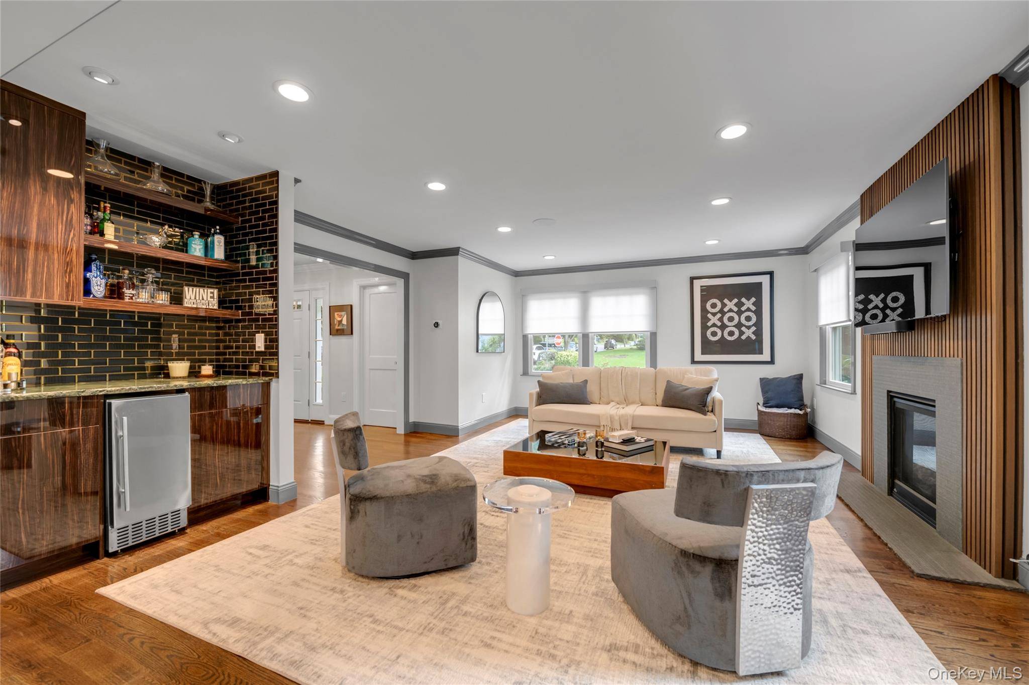 17 Colonial RD, Port Washington, NY 11050