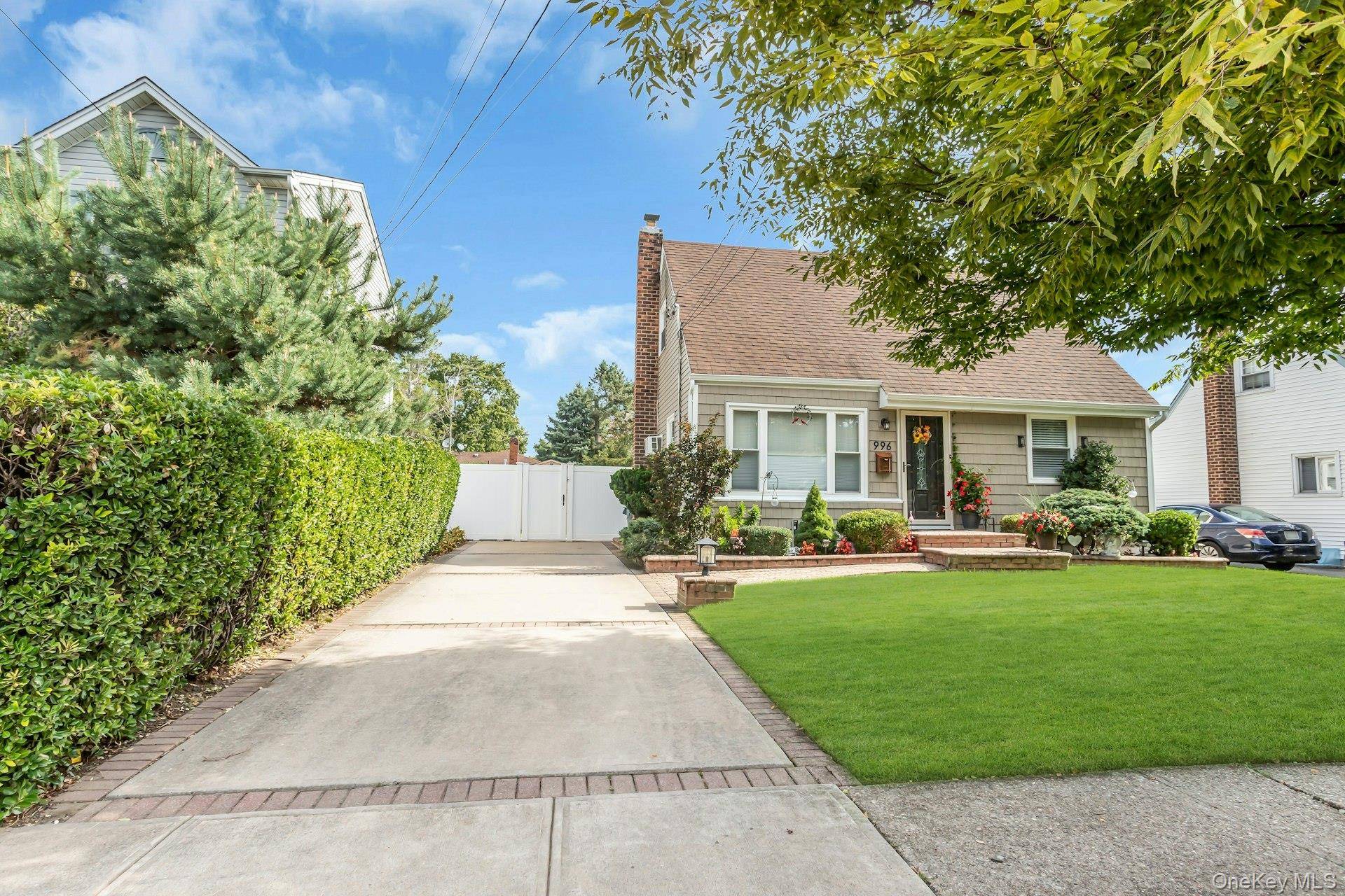 996 Merillon AVE, Westbury, NY 11590