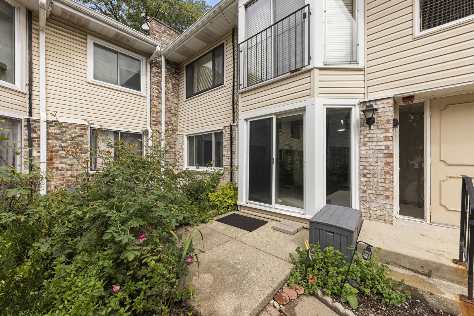 2640 Mitchell DR #4, Woodridge, IL 60517