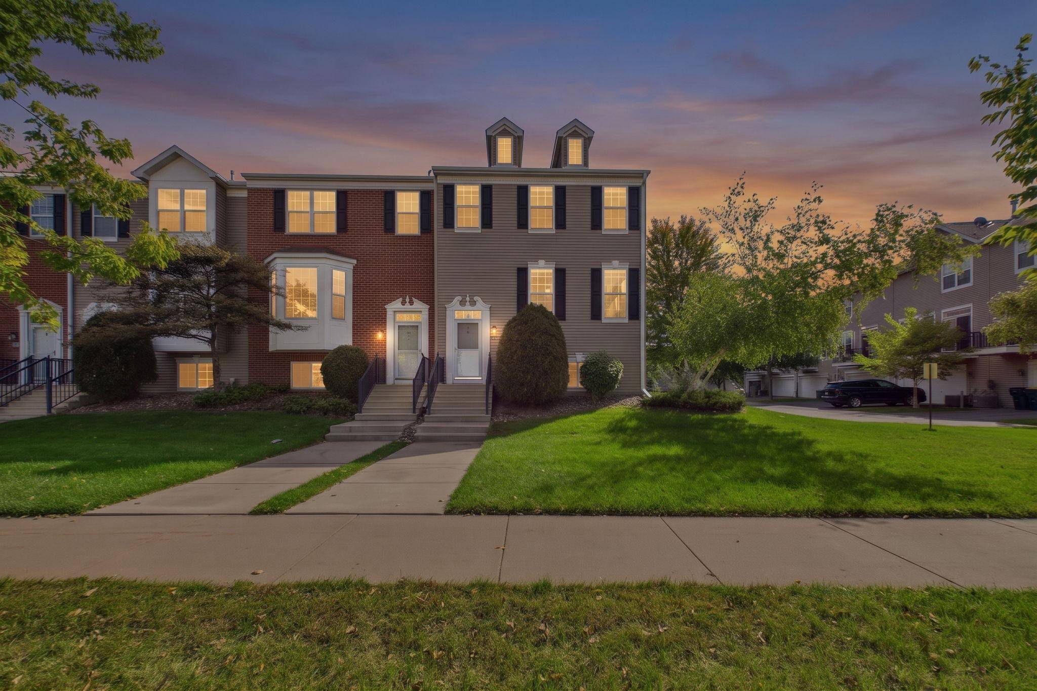 1421 Coneflower LN, Shakopee, MN 55379